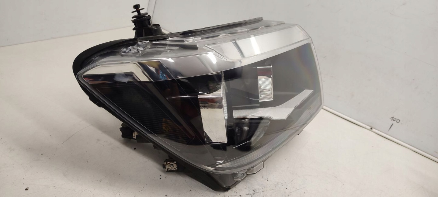 light front front right VW Crafter II