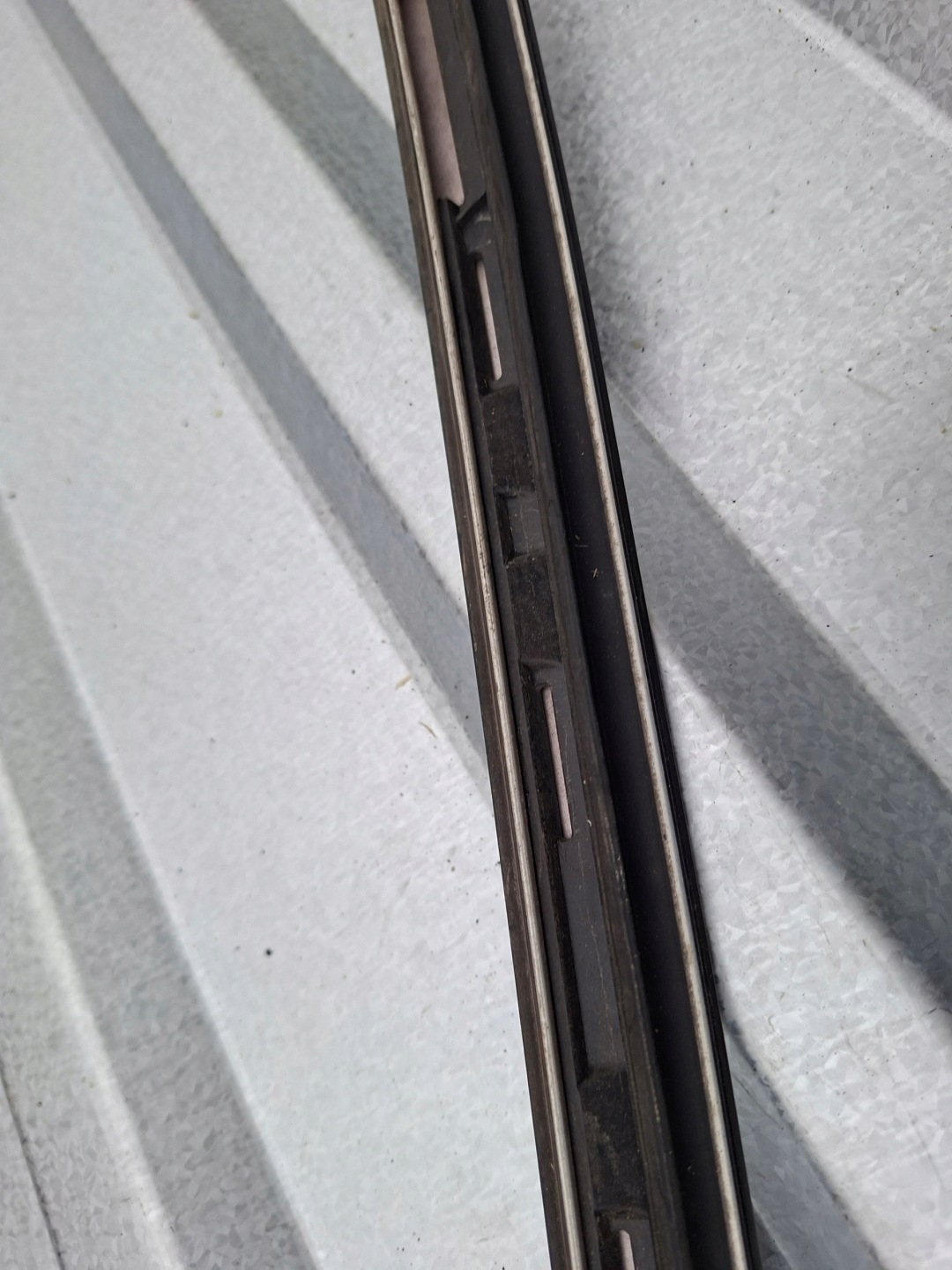 moulding windows czolowej left Mercedes W204
