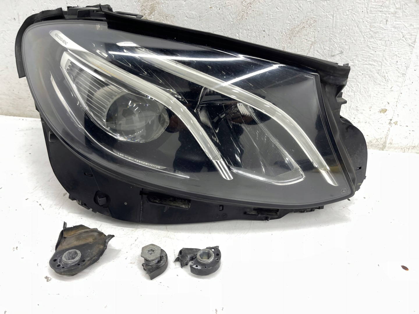 MERCEDES E KLASA W213 2016-2020 light front PERFORMANCE right EUROPA