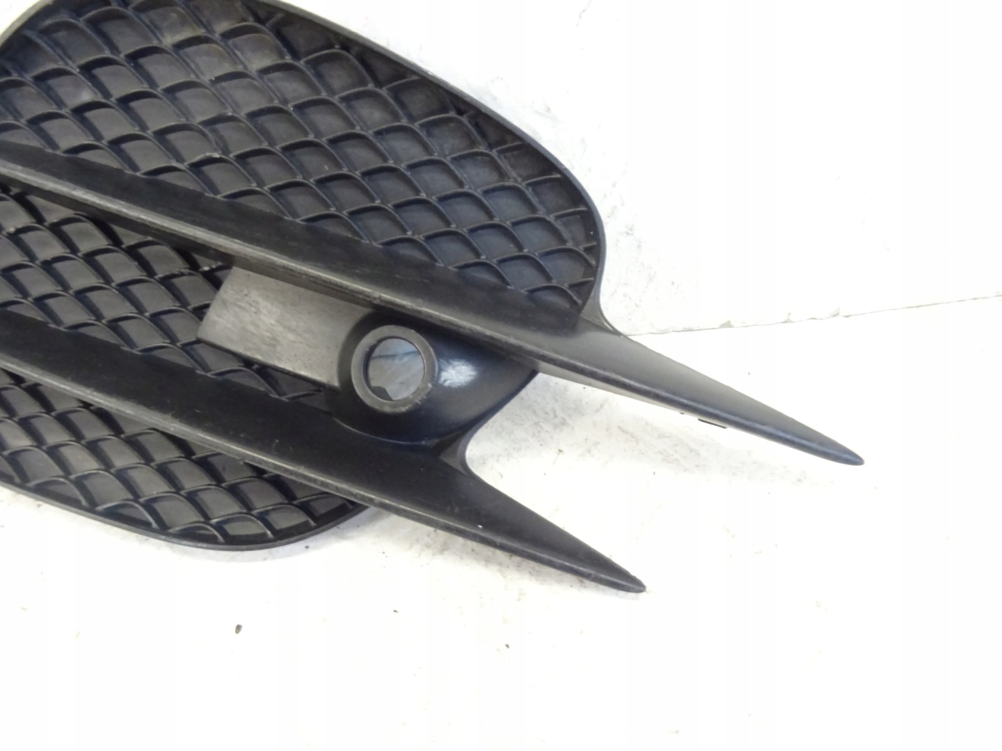 grid of a bumper front front right MERCEDES GLA W253 2538853600