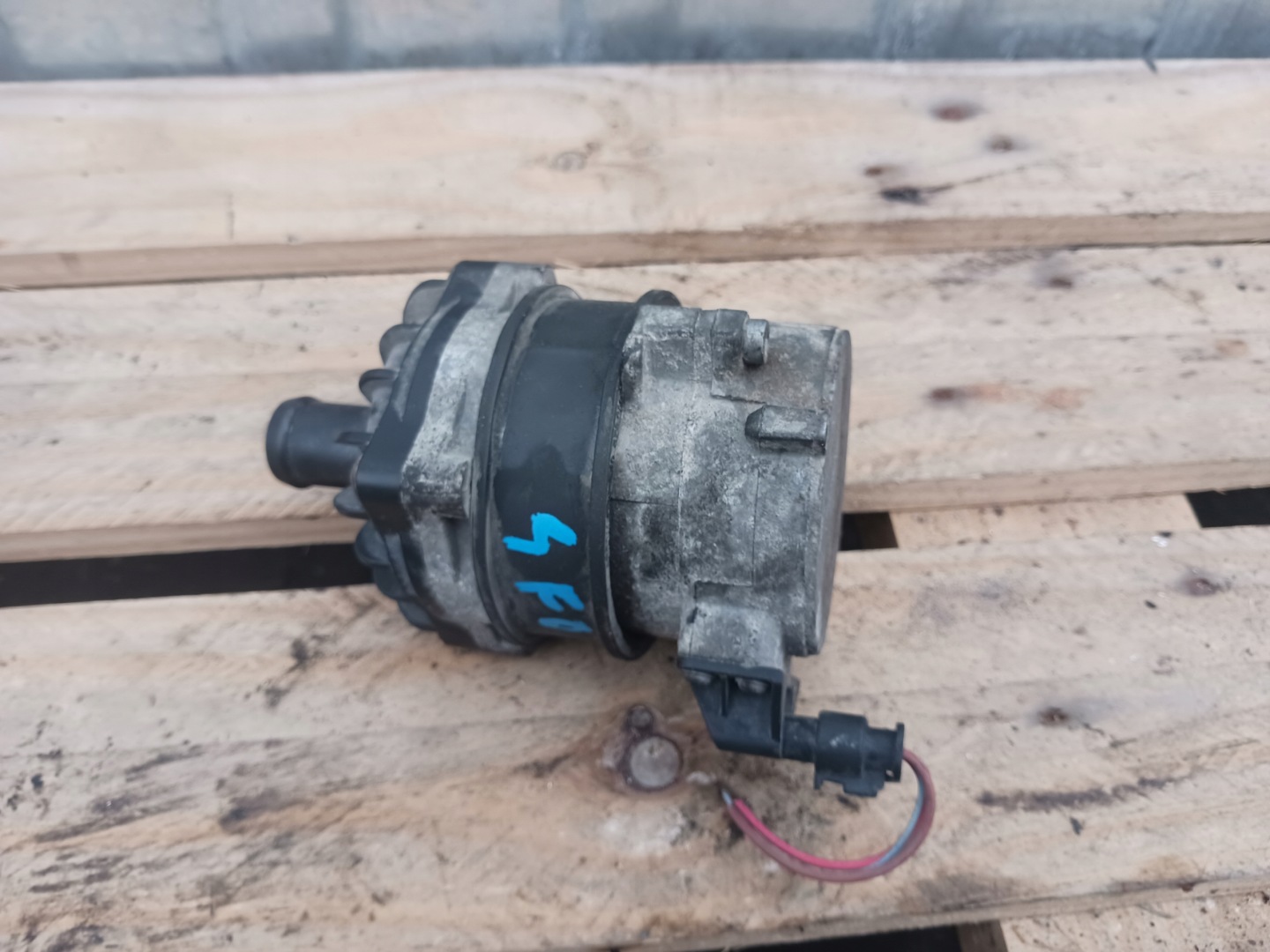 supplementary water pump AUDI A6 C6 3.0 TFSI 4F0965567