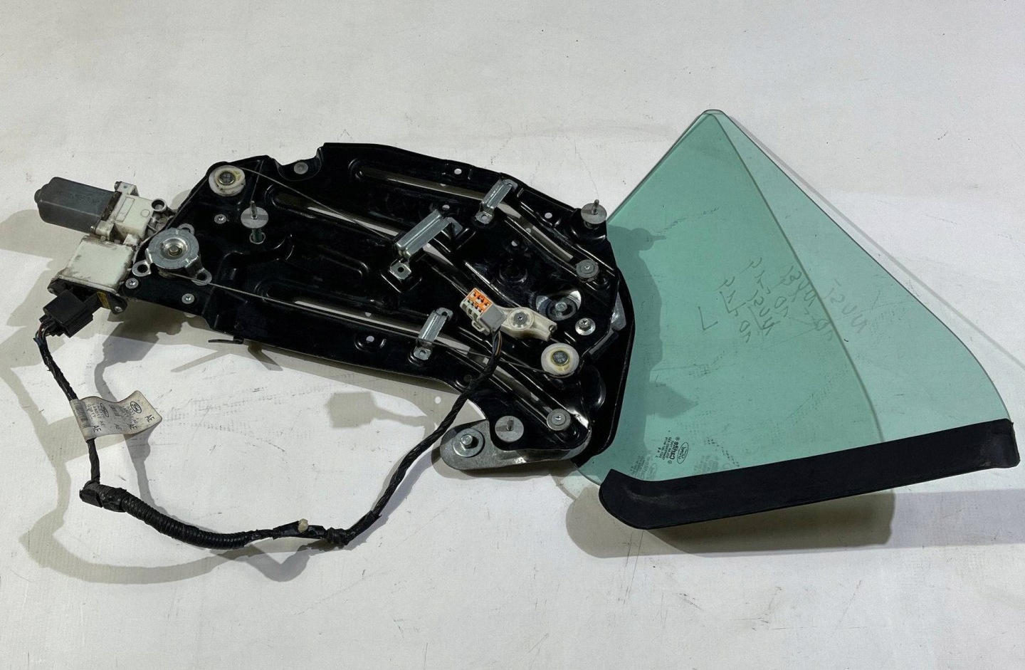 window regulator of the rear left window left rear Ford Mustang Cabrio 2010-2014