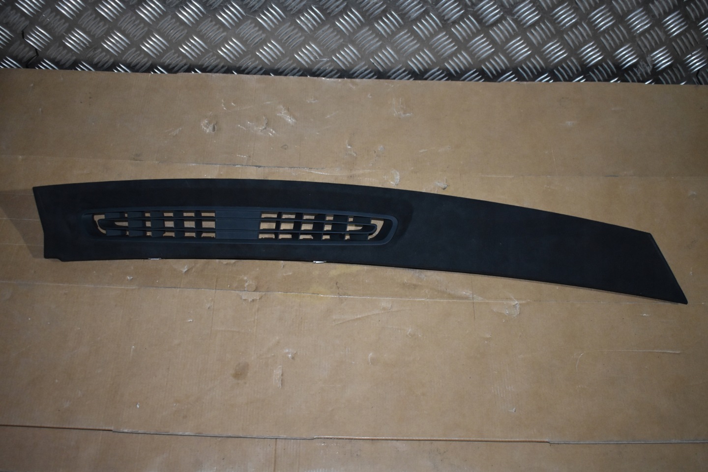 perfect condition moulding consoles ALCANTARA LAMBORGHINI URUS 1
