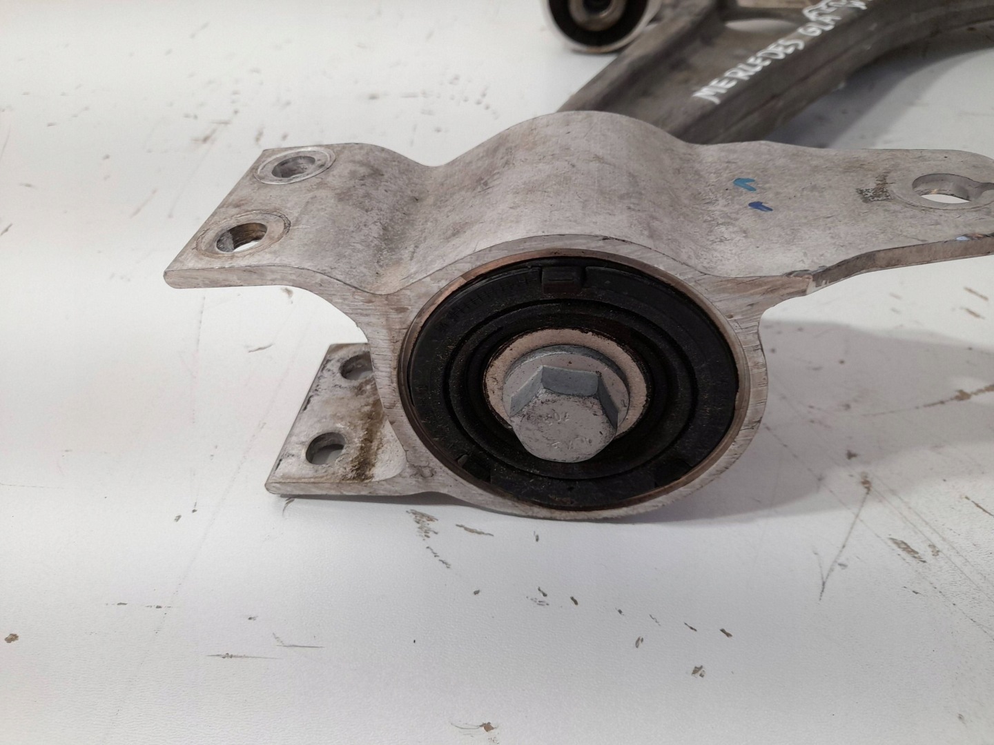 Mercedes-Benz GLA H247 arm front right 2473330400 (Q596)