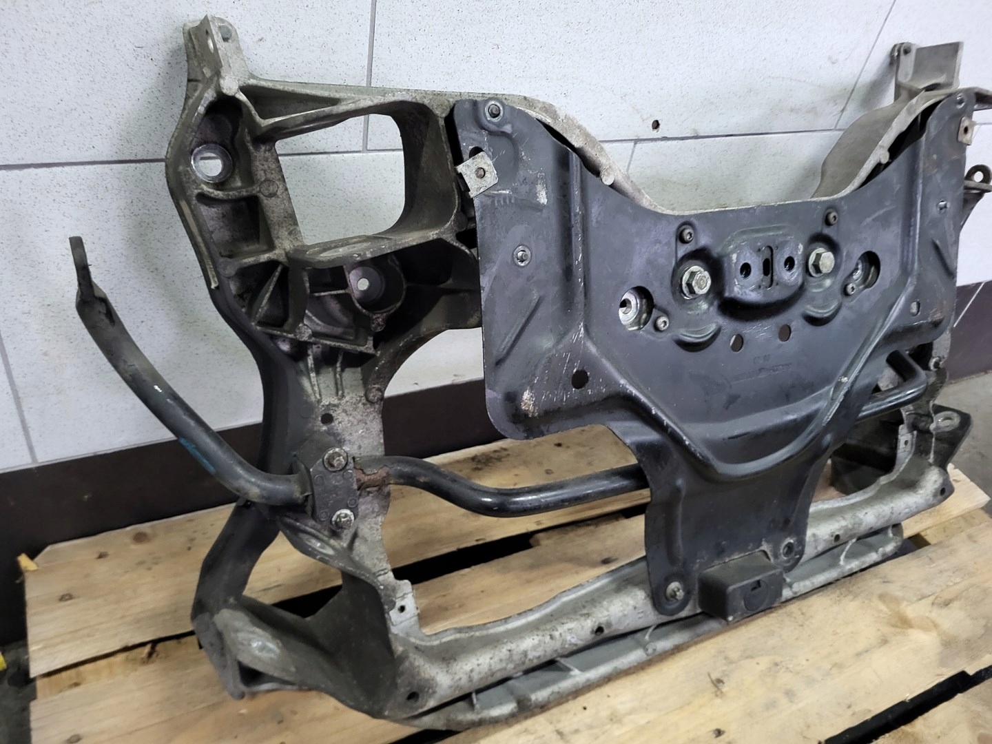 MERCEDES CLK A209 W209 C209 axle beam subframe axle beam sider RAMA bar front