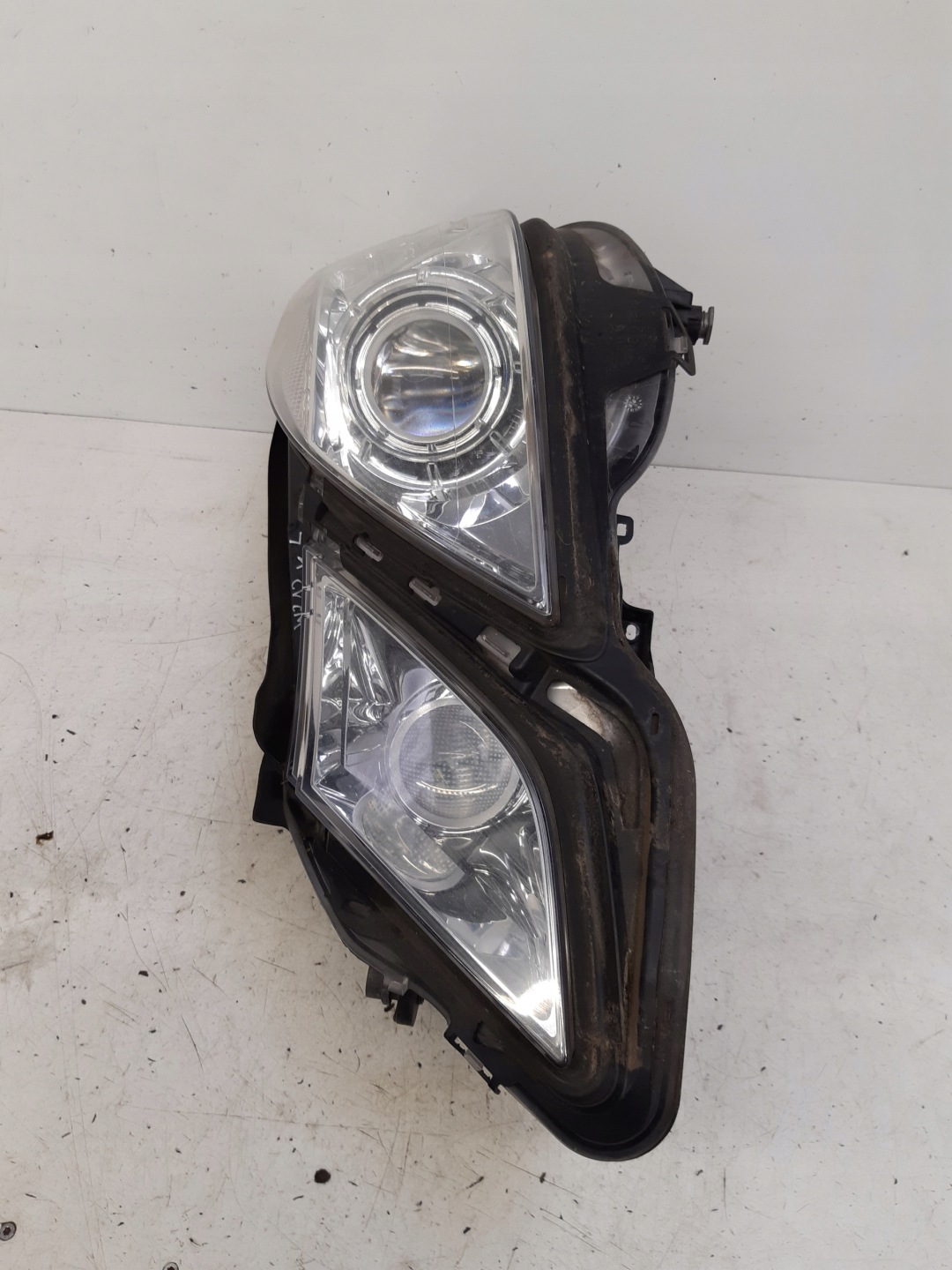 light left front xenon europa 2128205761 Mercedes W212