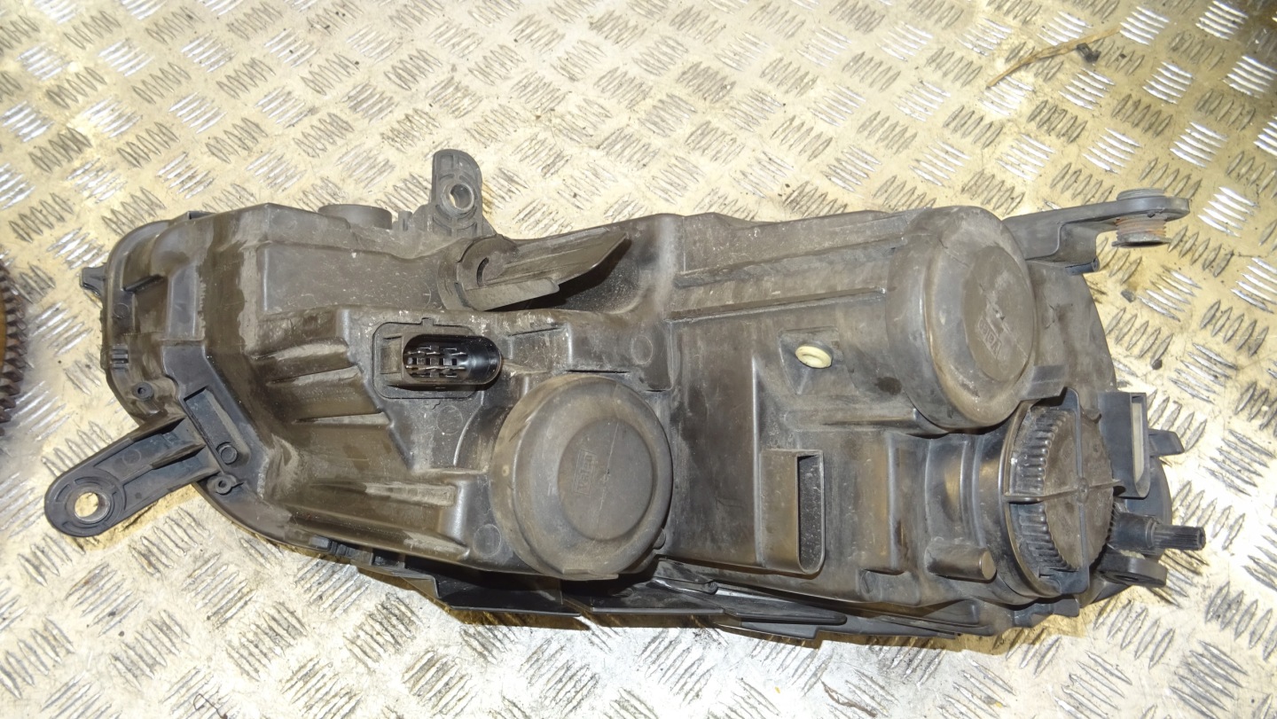 VW PASSAT B7 10-14r light left front ANGLIK