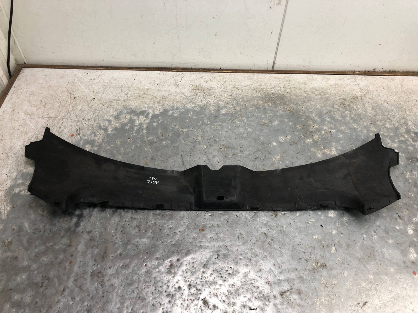 kryt stěny předního AUDI A6 C6 4F0807081