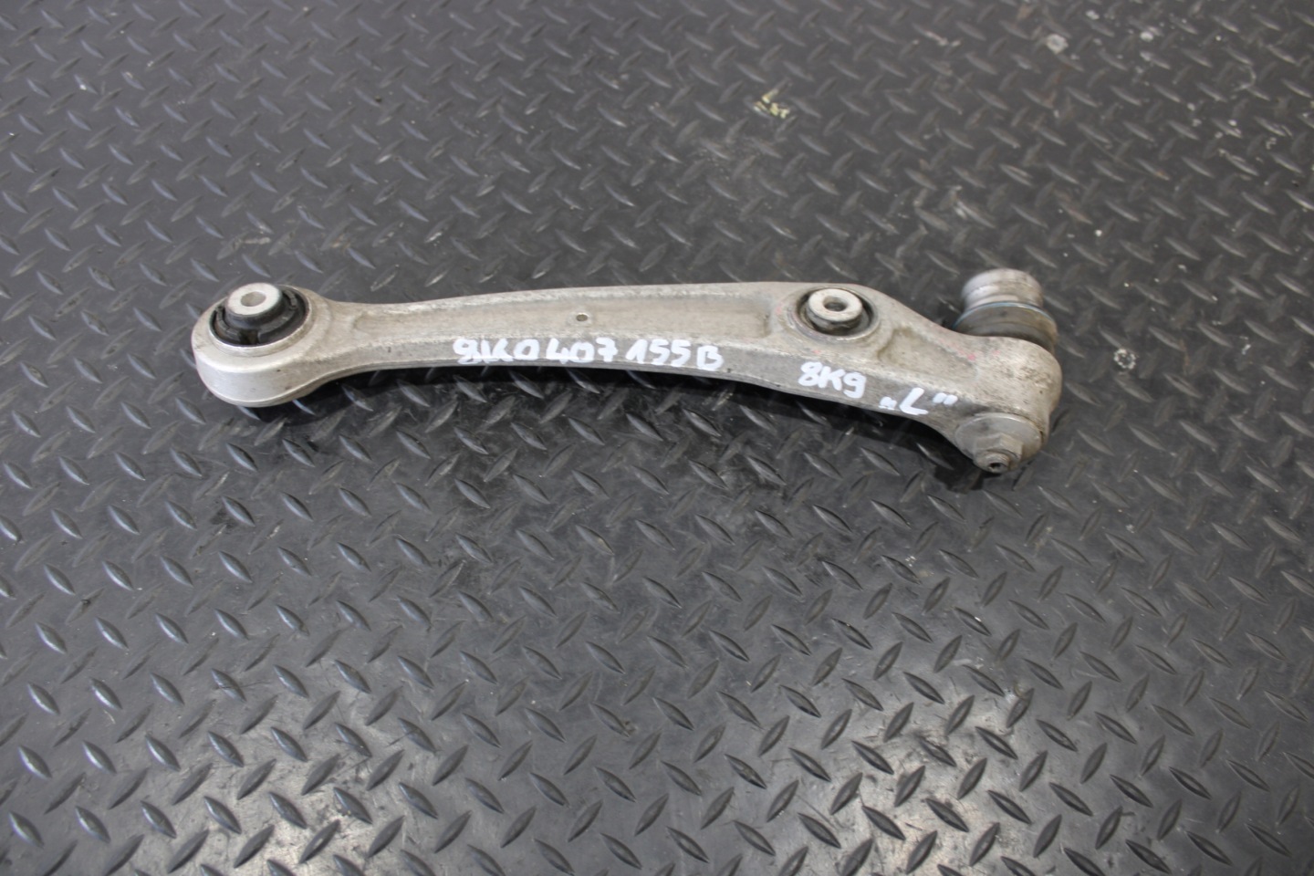 arm left front AUDI A4 B8 8K0 8K9 8K0407155B