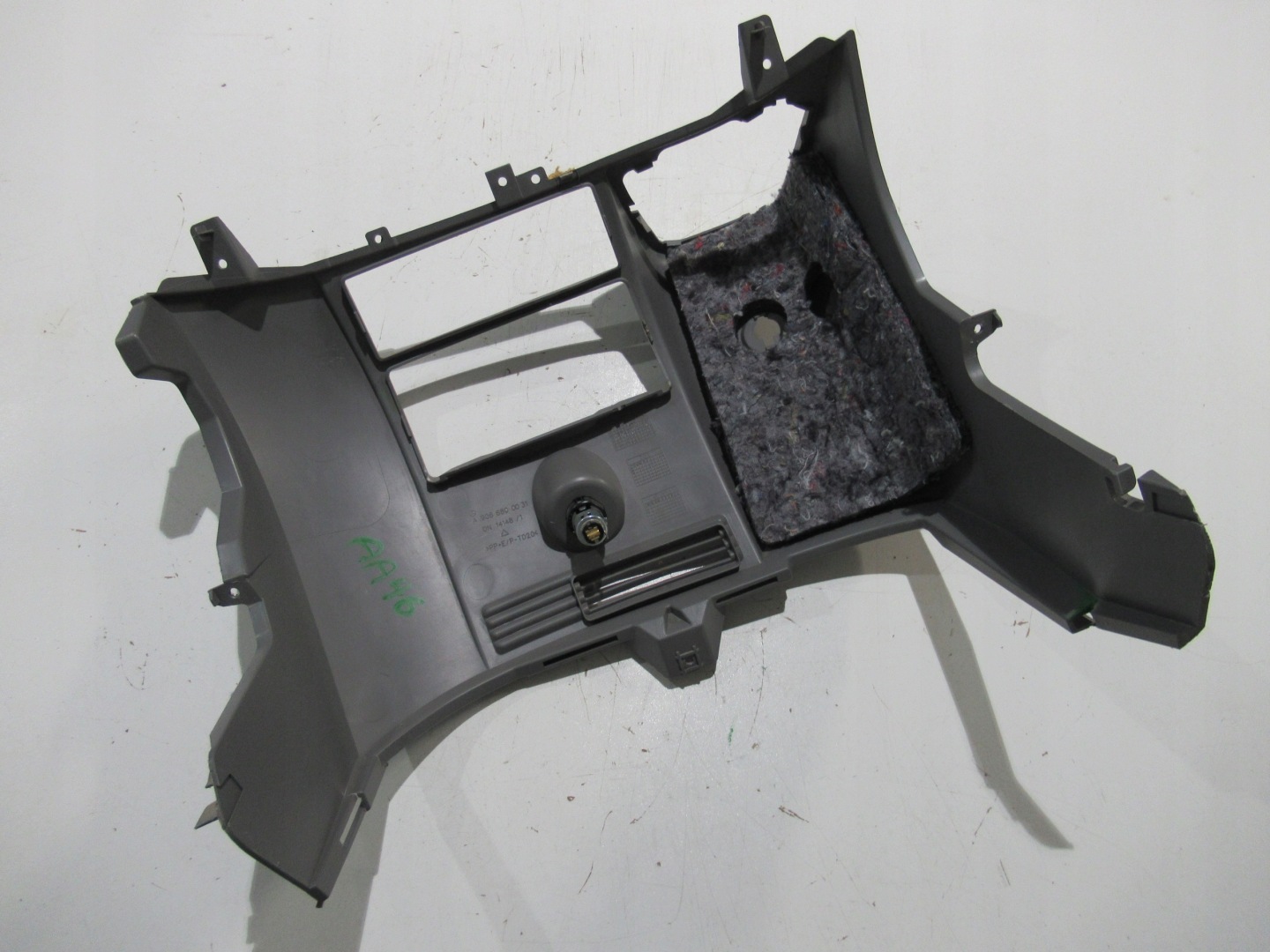 SPRINTER 906 CRAFTER Konsole mitte A9066800031