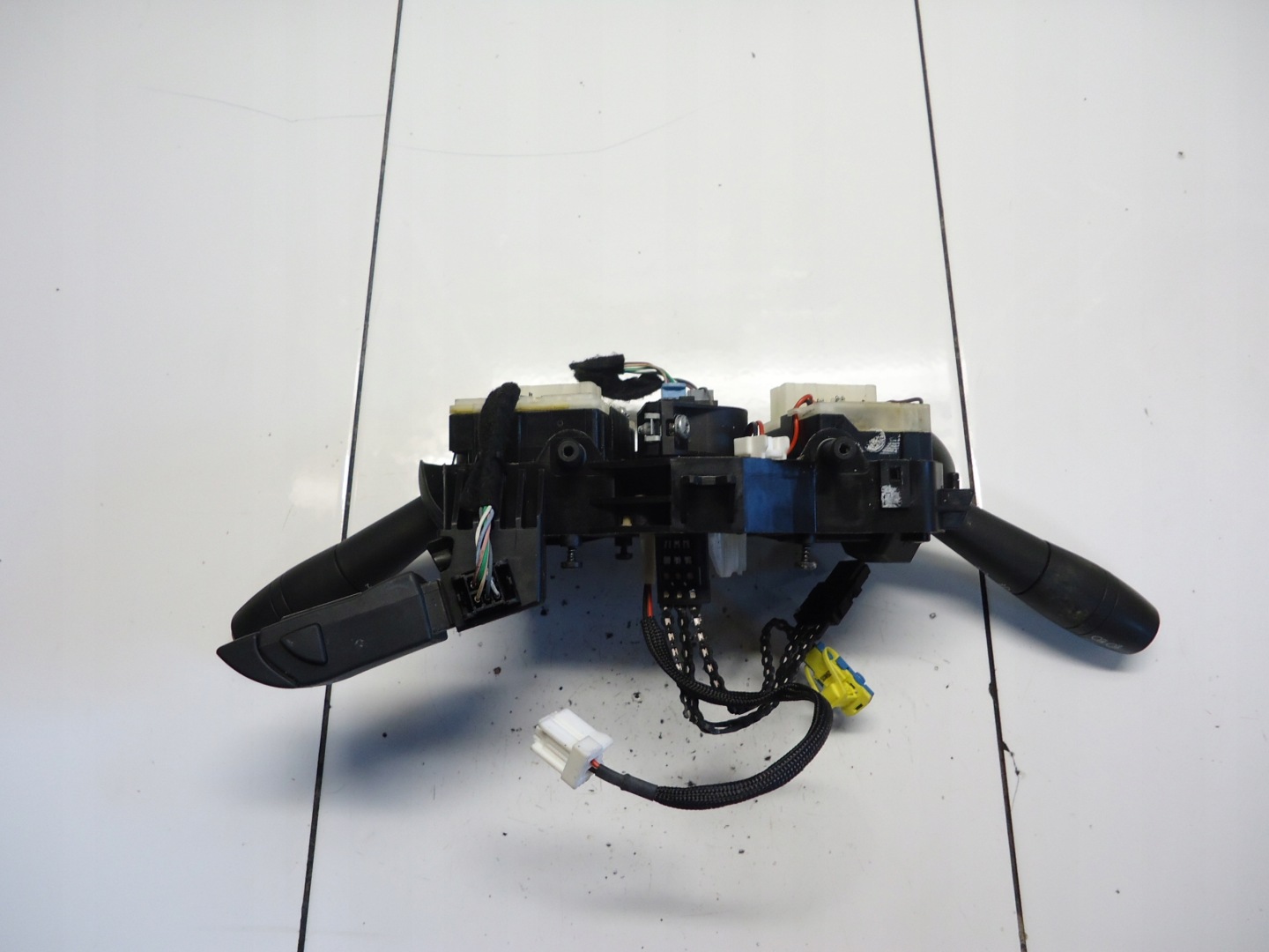 RENAULT TRAFIC III commande levier commodo sous volant 93868051