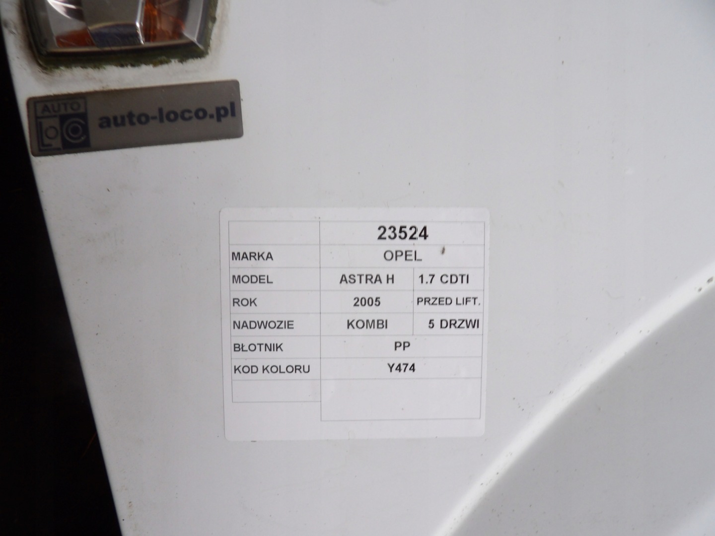 Opel Astra H fender front right lak. Y474 kombi