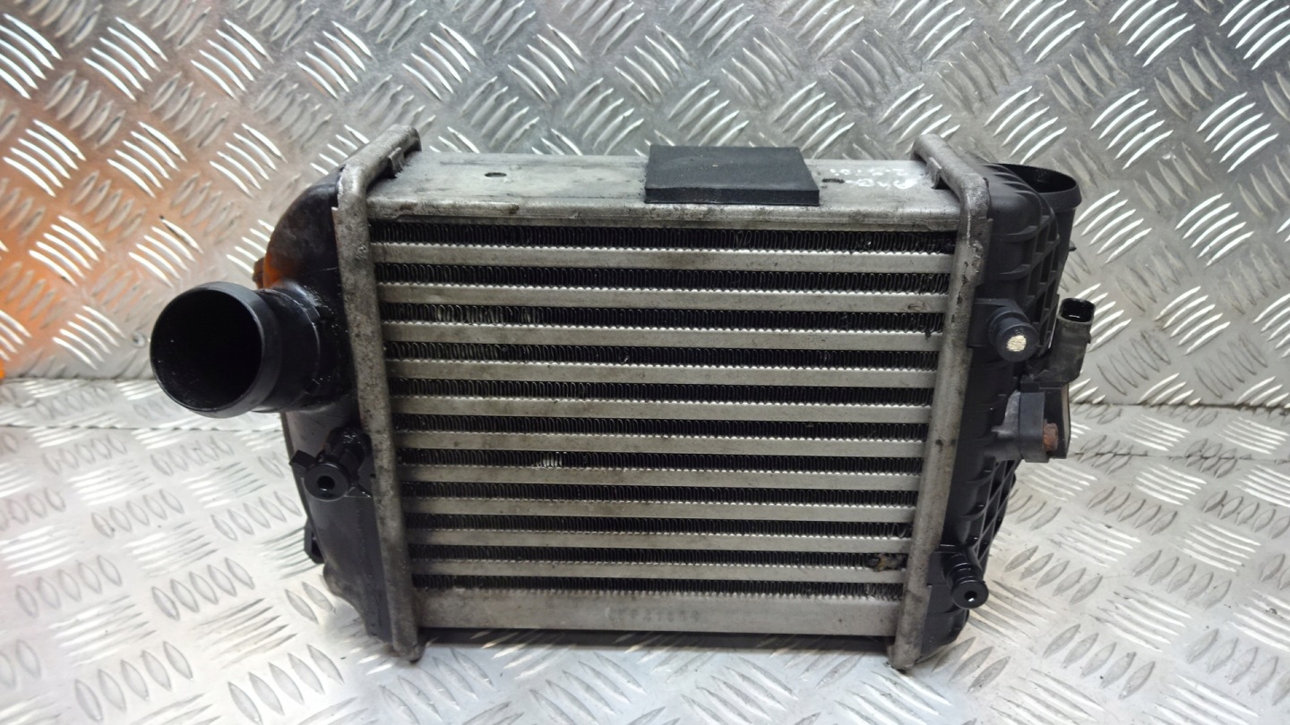 intercooler chladič 8E0145805E
