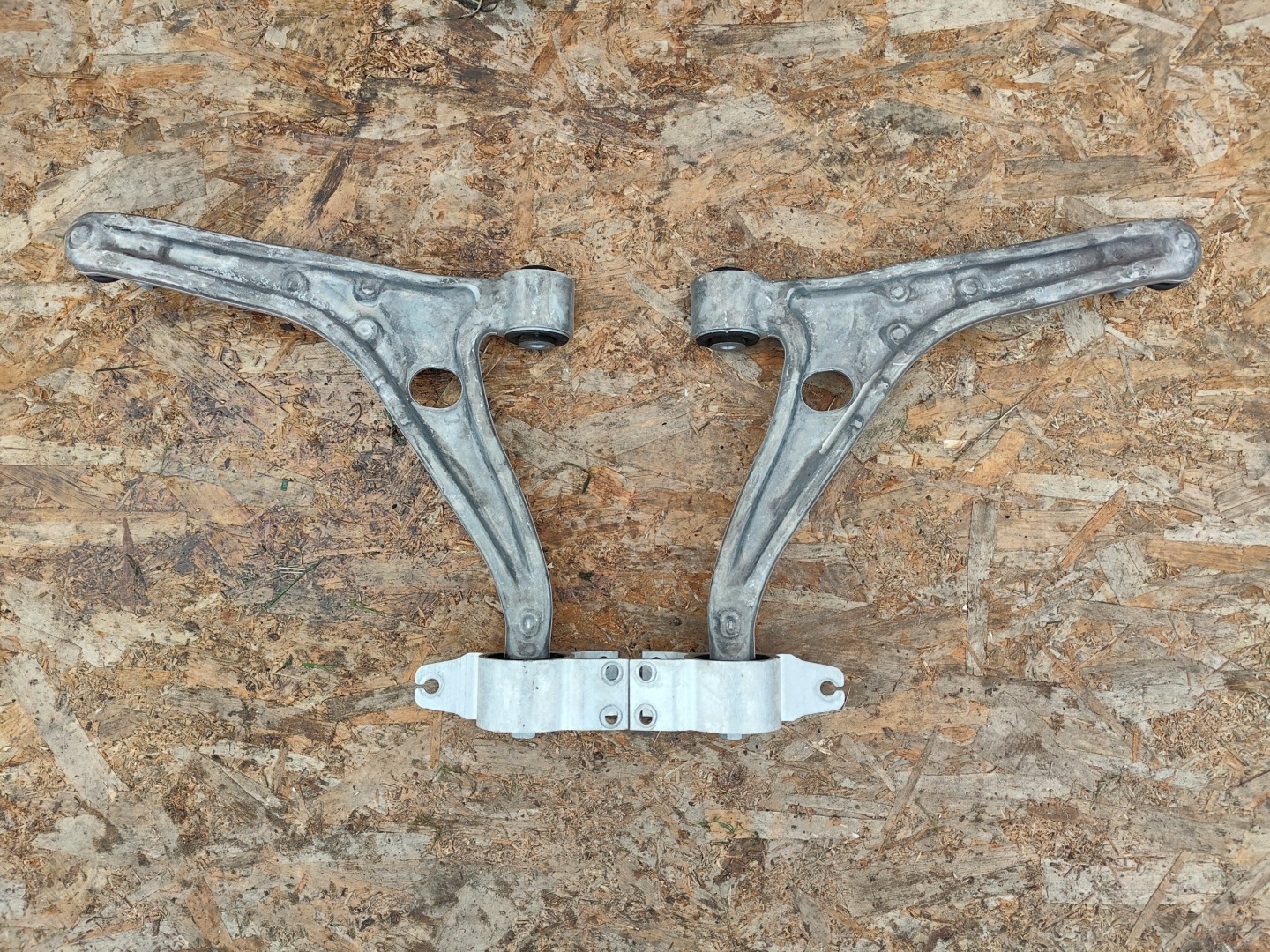 arm left front front MERCEDES A KLASA W177 2473331500