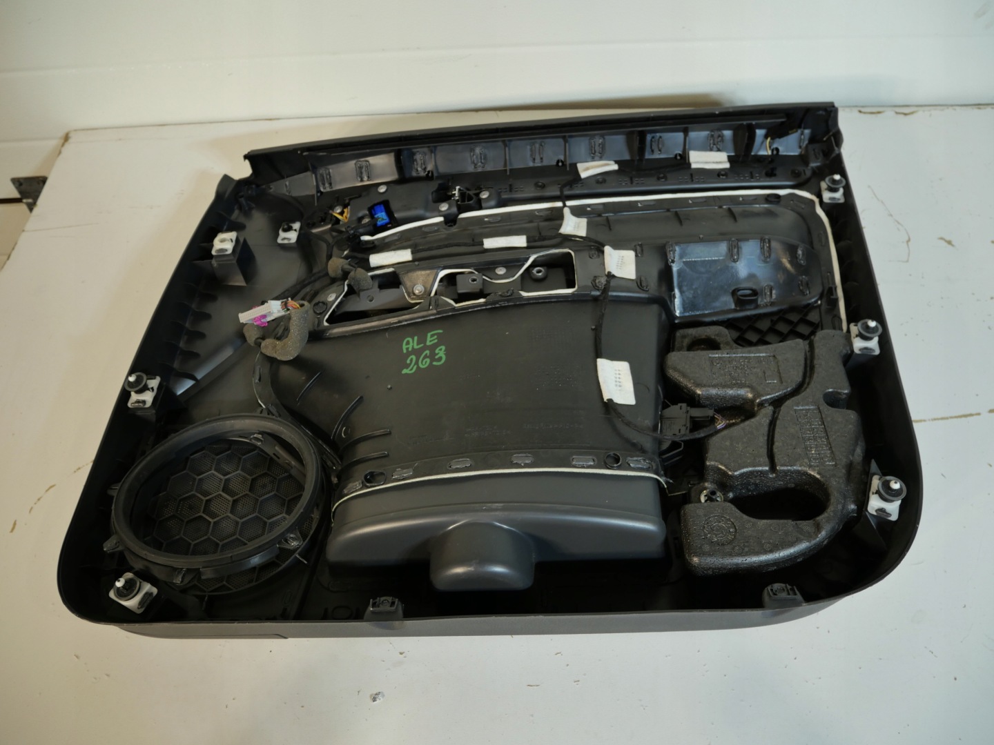 upholstery door left front VW TOURAN 1T 1T1867011