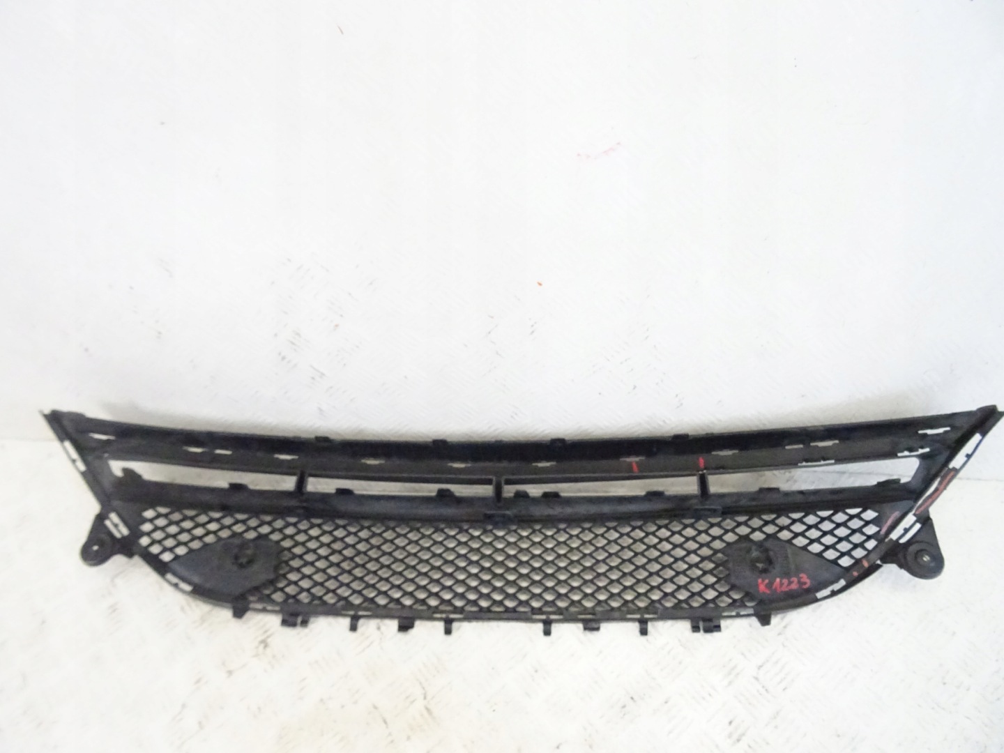 grid of a bumper front front central MERCEDES W213 A2138856900