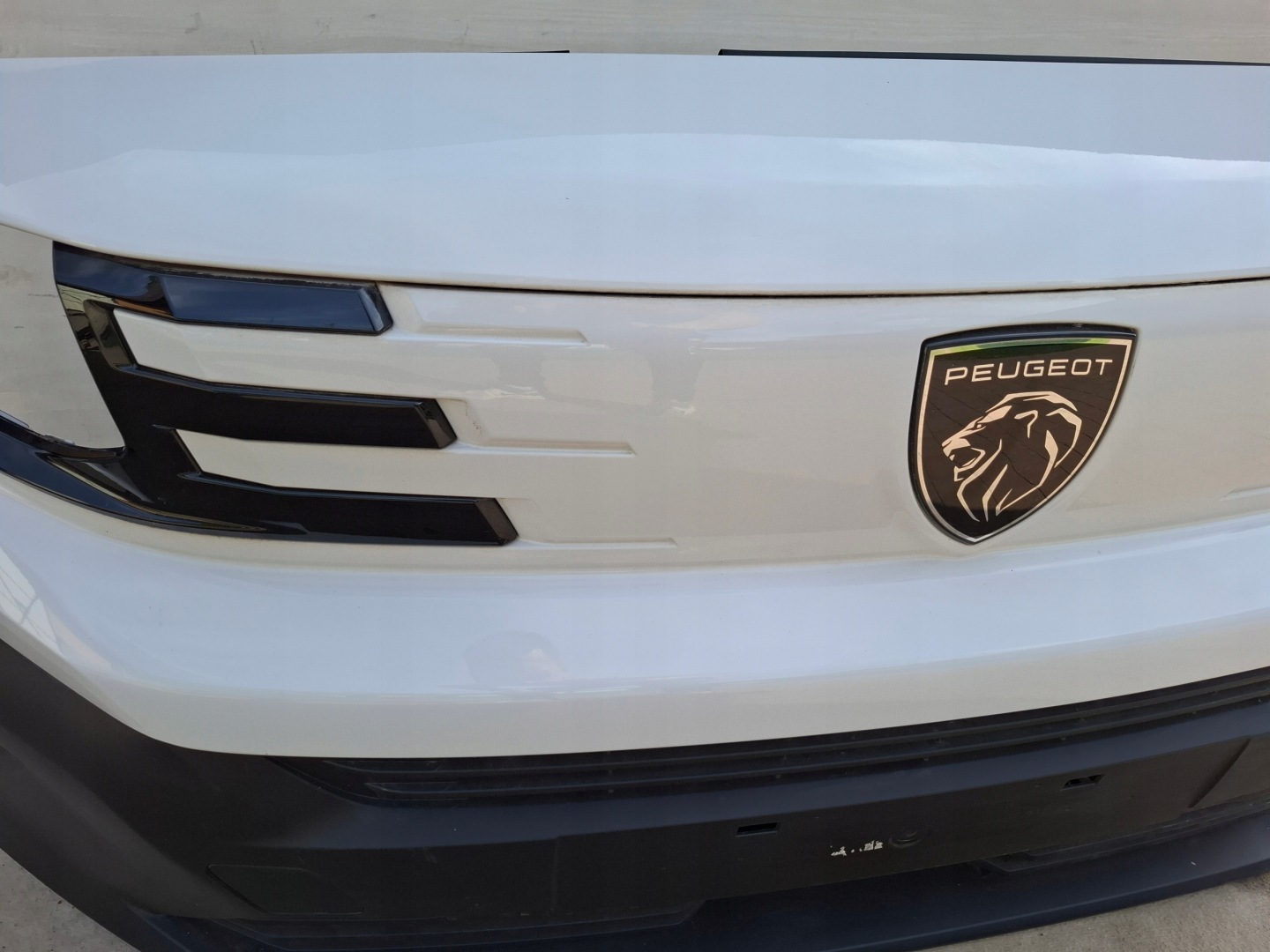 bumper front PEUGEOT PARTNER IV LIFT 25r BIALY EPR