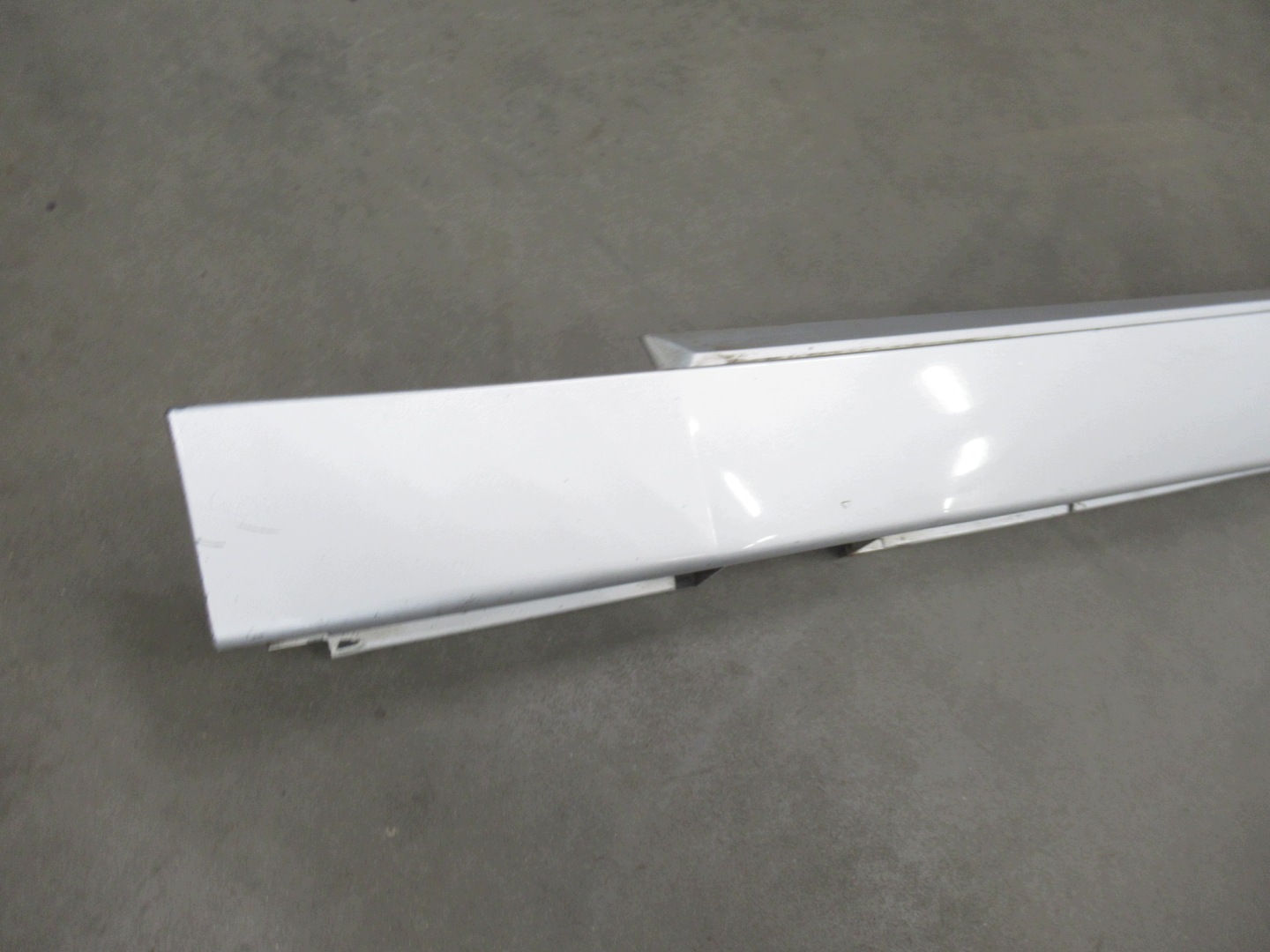 moulding threshold left BMW e60 e61 sedan KOMBI 354 Titansilber