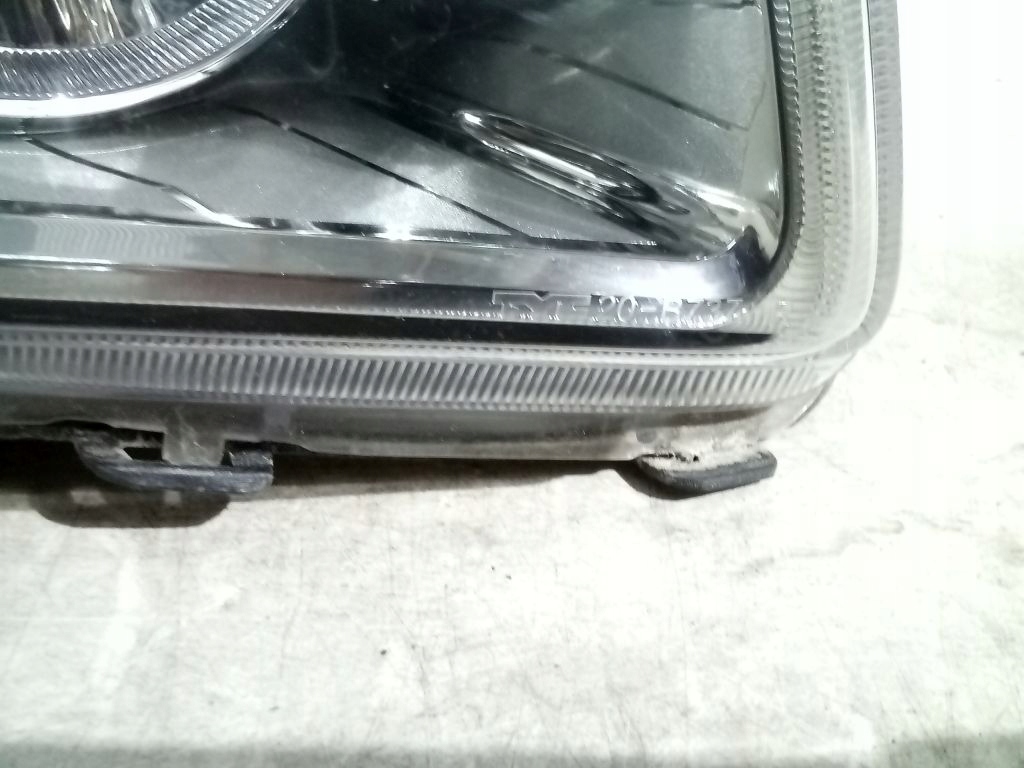 Toyota Avensis T25 lift light right front front
