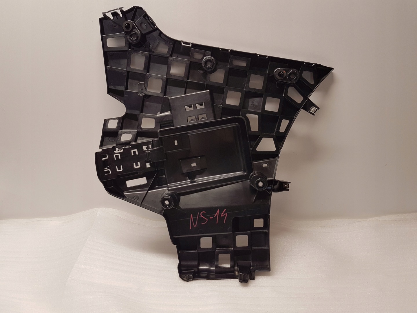 bumper bracket left rear part BMW X7 G07 m-packet 8084141