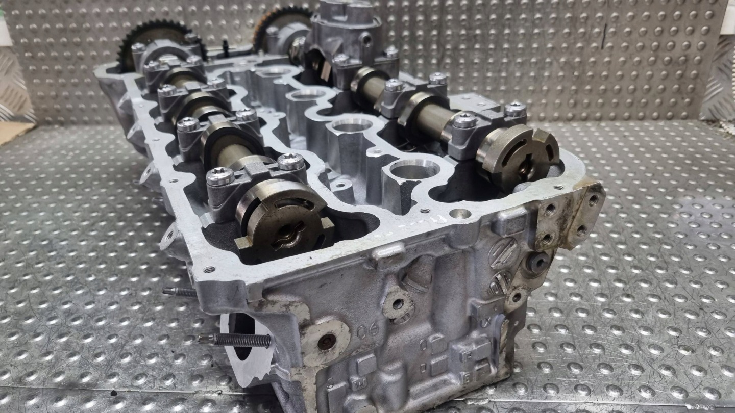 head. of the engine left 5-8 7586182 BMW X5M E70 X6M E71 4.4 5.0i S63B44A