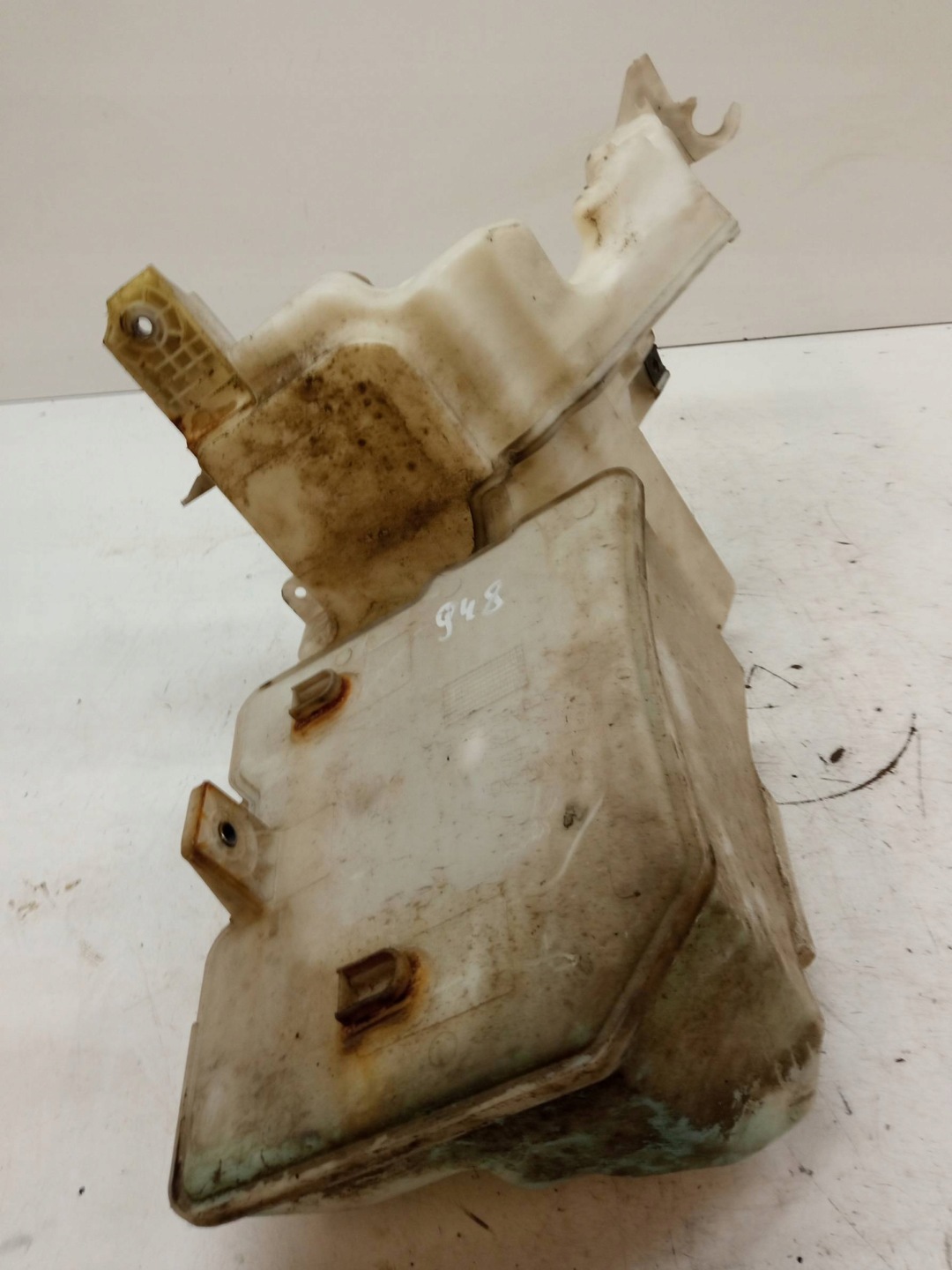 washer fluid tank VW Volkswagen Passat VI (2005-2010) B6