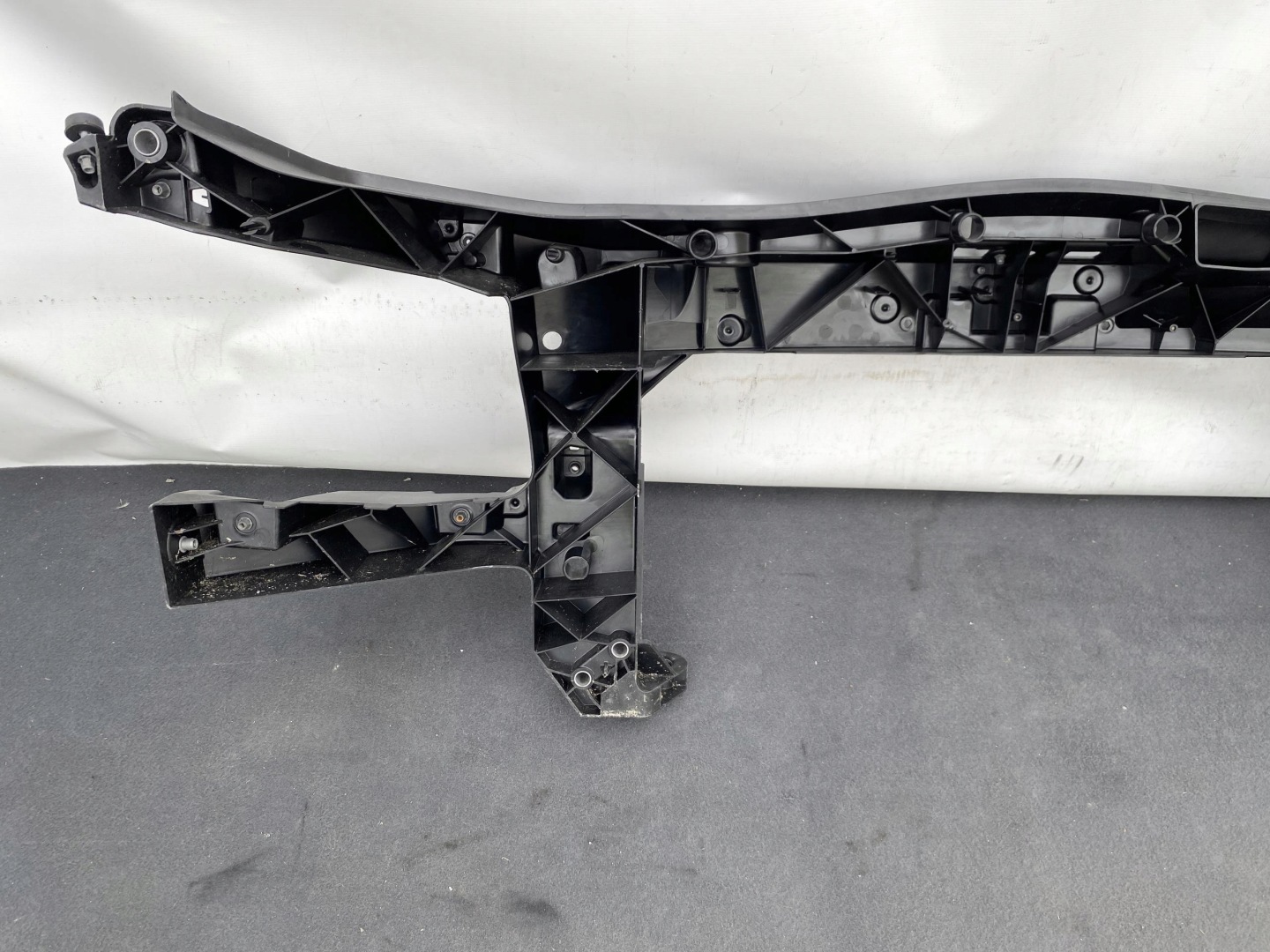 SPRINTER 907 2.2 17- pillar iron support panel for radiators original 9078805600