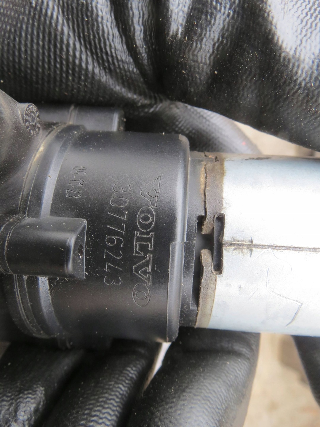 pumpa motorić vode VOLVO XC90 V8 4.4 30776243