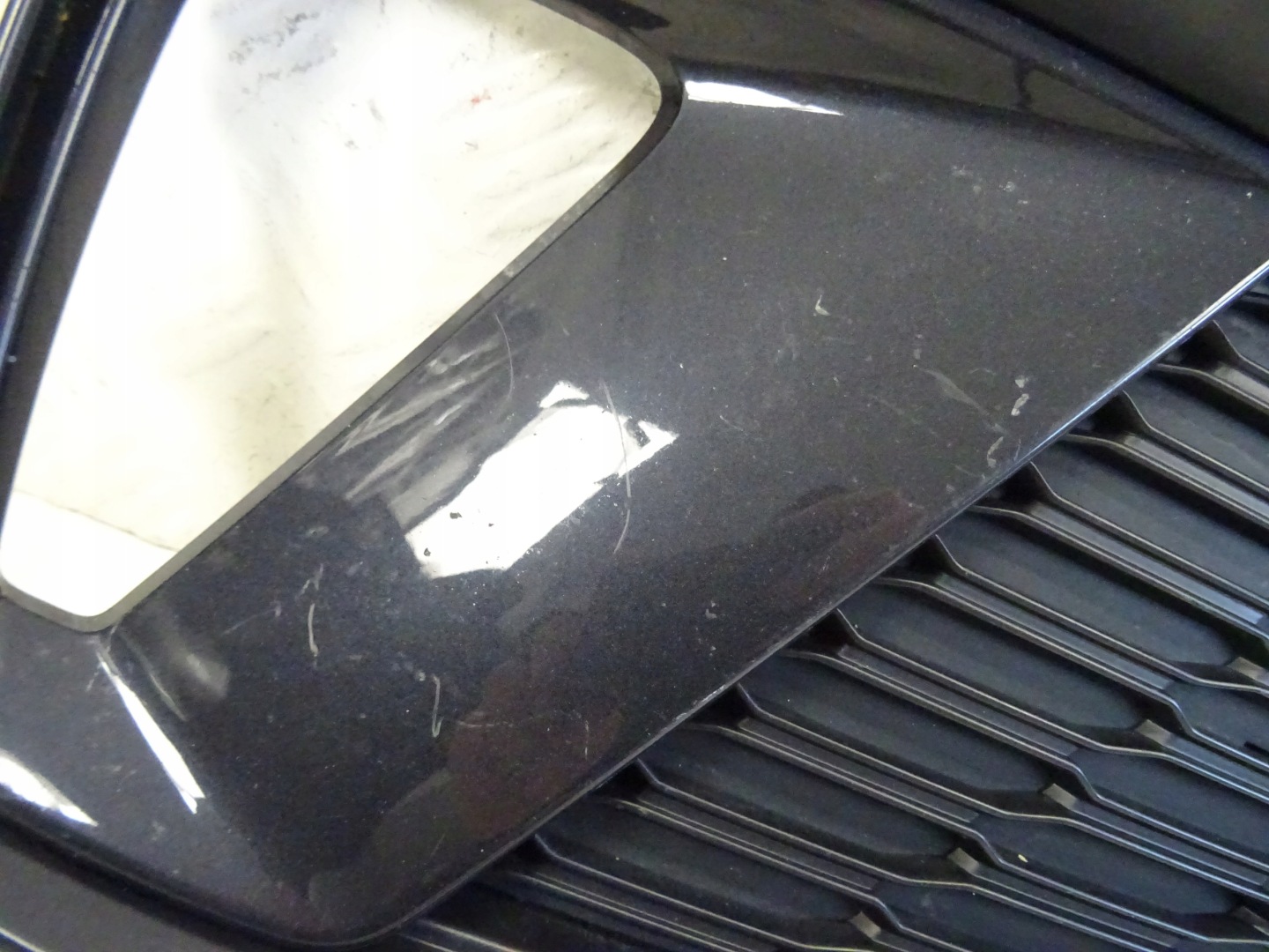 grid of a bumper front front left AUDI A7 4K C8 S-LINE 4K8807151A