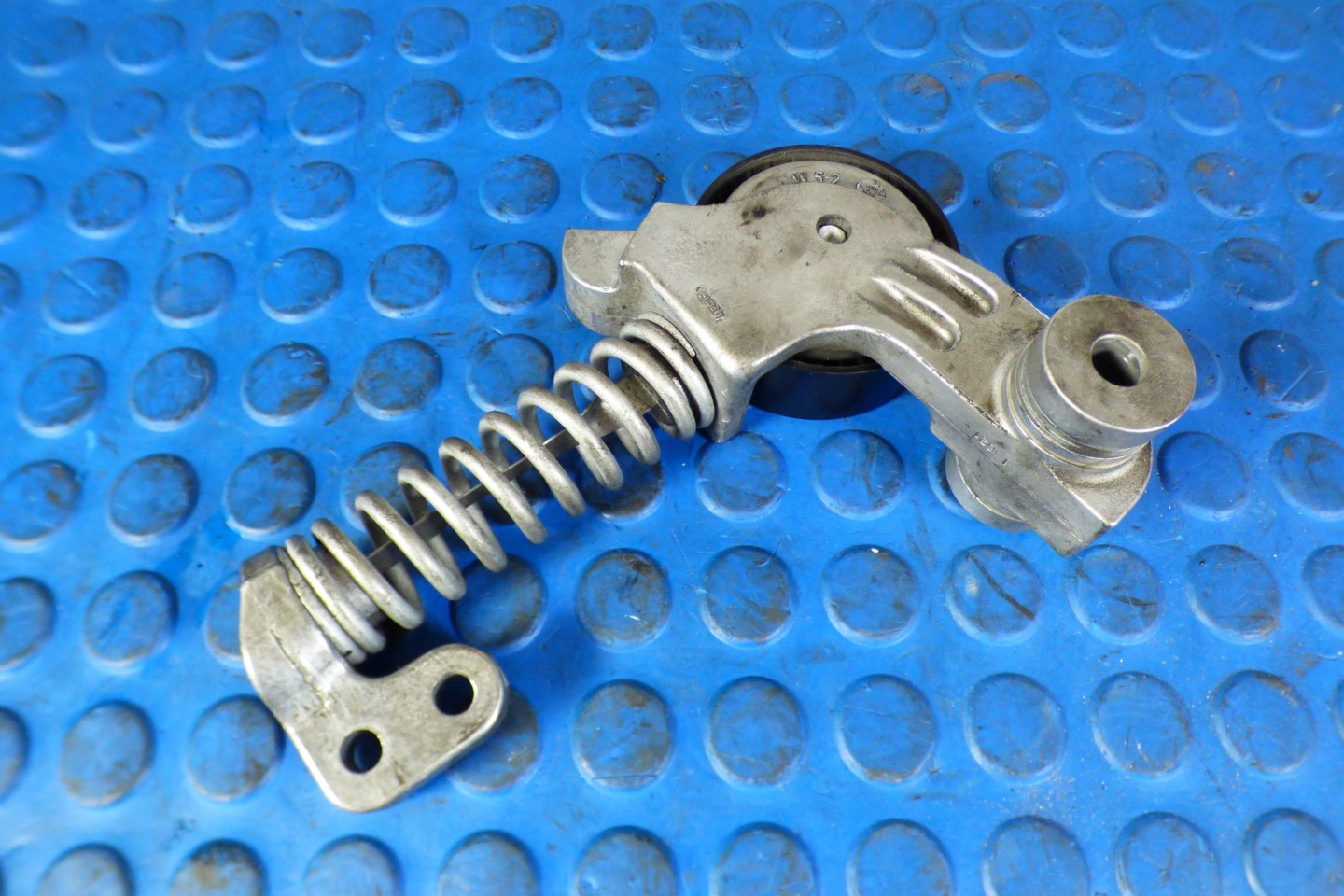 Spanner Riemenspanner Spannelement VOLVO S60 V60 III 2.0D