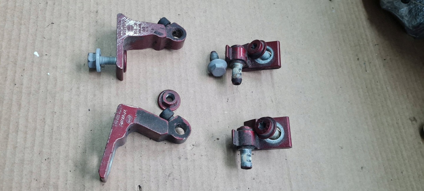 A4 B9 8W S4 hinge hinges door right right rear part rear. KOMPLET LY3S