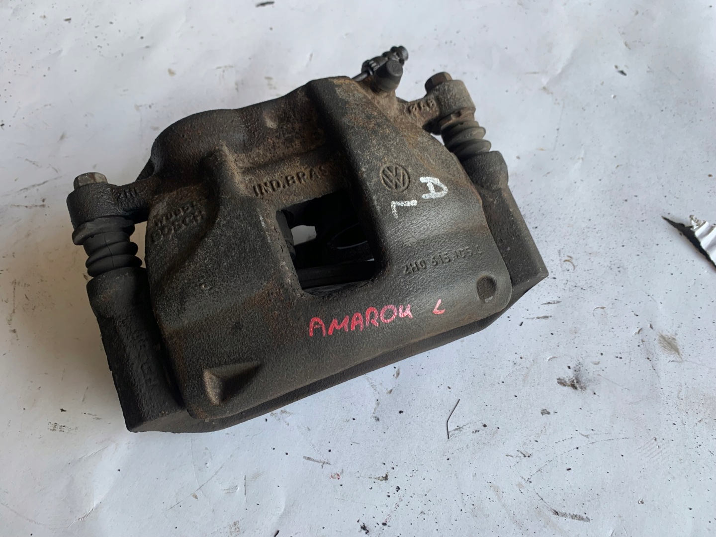 VW AMAROK 2.0 TDI caliper left front 2H0615105C