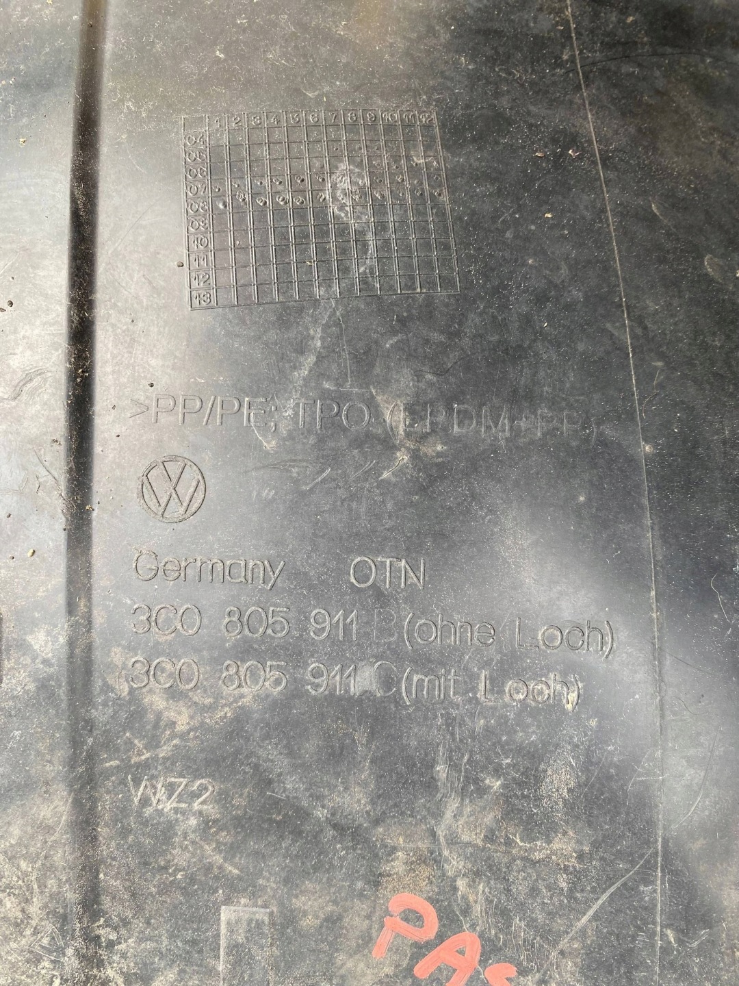 VW PASSAT B6 NOSEK mudguard left front part front 3C0805911B