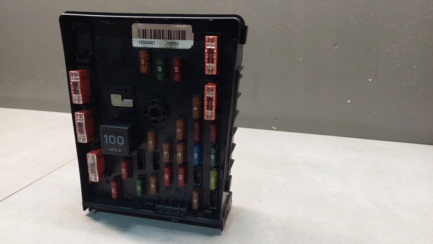 Kasten der Sicherungen PASSAT B6 1.9 TDI 3C0937125