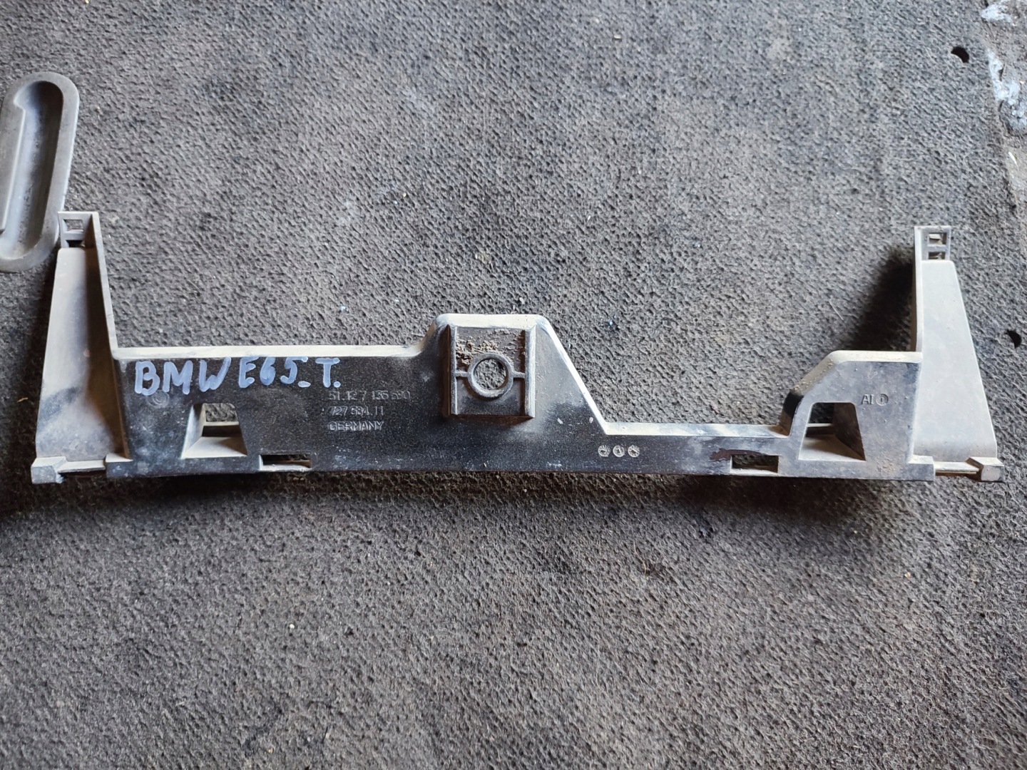 Gehäuse hinten der Stoßstange BMW E65 7135590