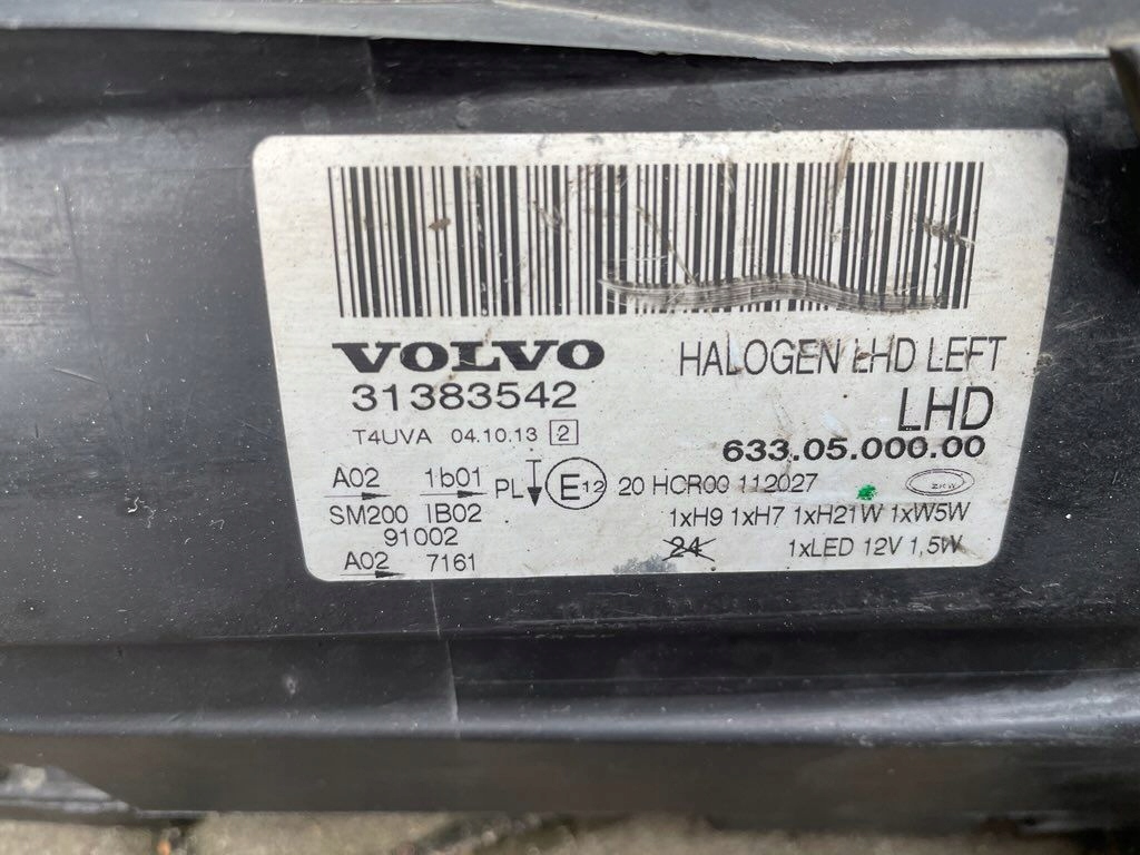 VOLVO S80 V70 XC70 - left light front