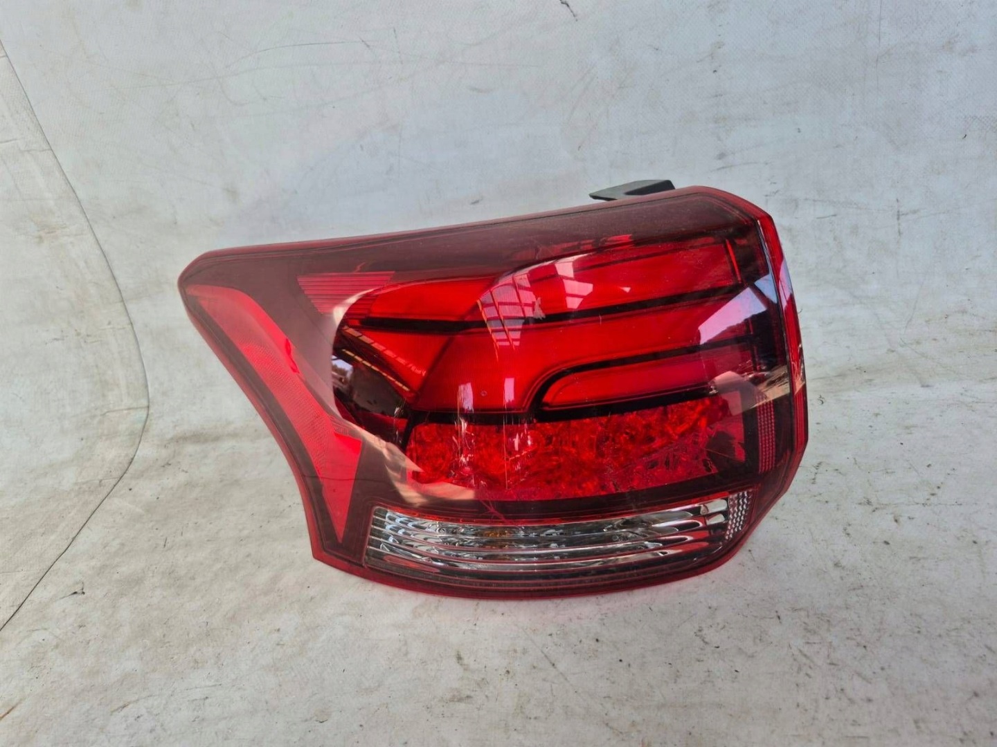 MITSUBISHI OUTLANDER III LIFT 15- light rear rear part left