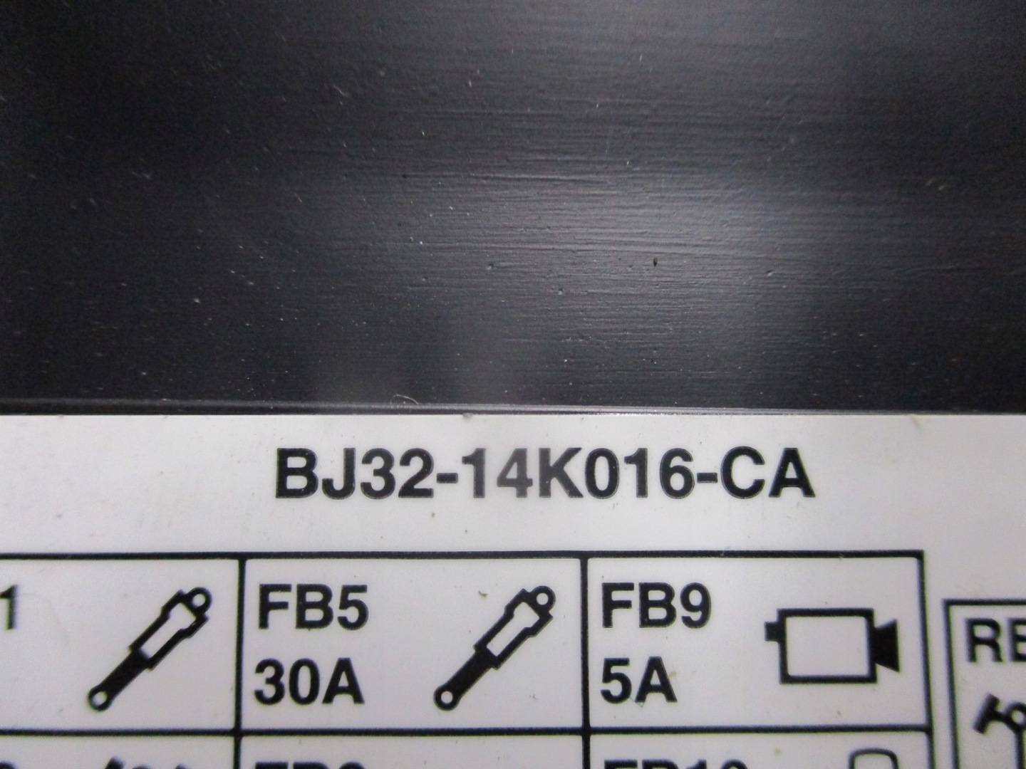 ABDECKUNG DES SICHERUNGSKASTENS RANGE ROVER EVOQUE BJ32-14K016-CA