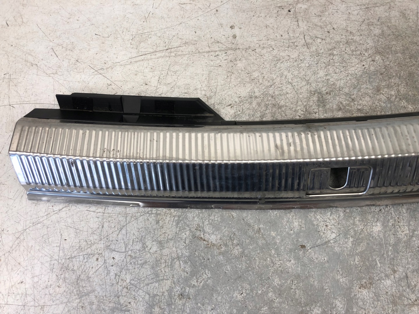 cover of the threshold boot AUDI A4 B8 KOMBI 8K9864483A