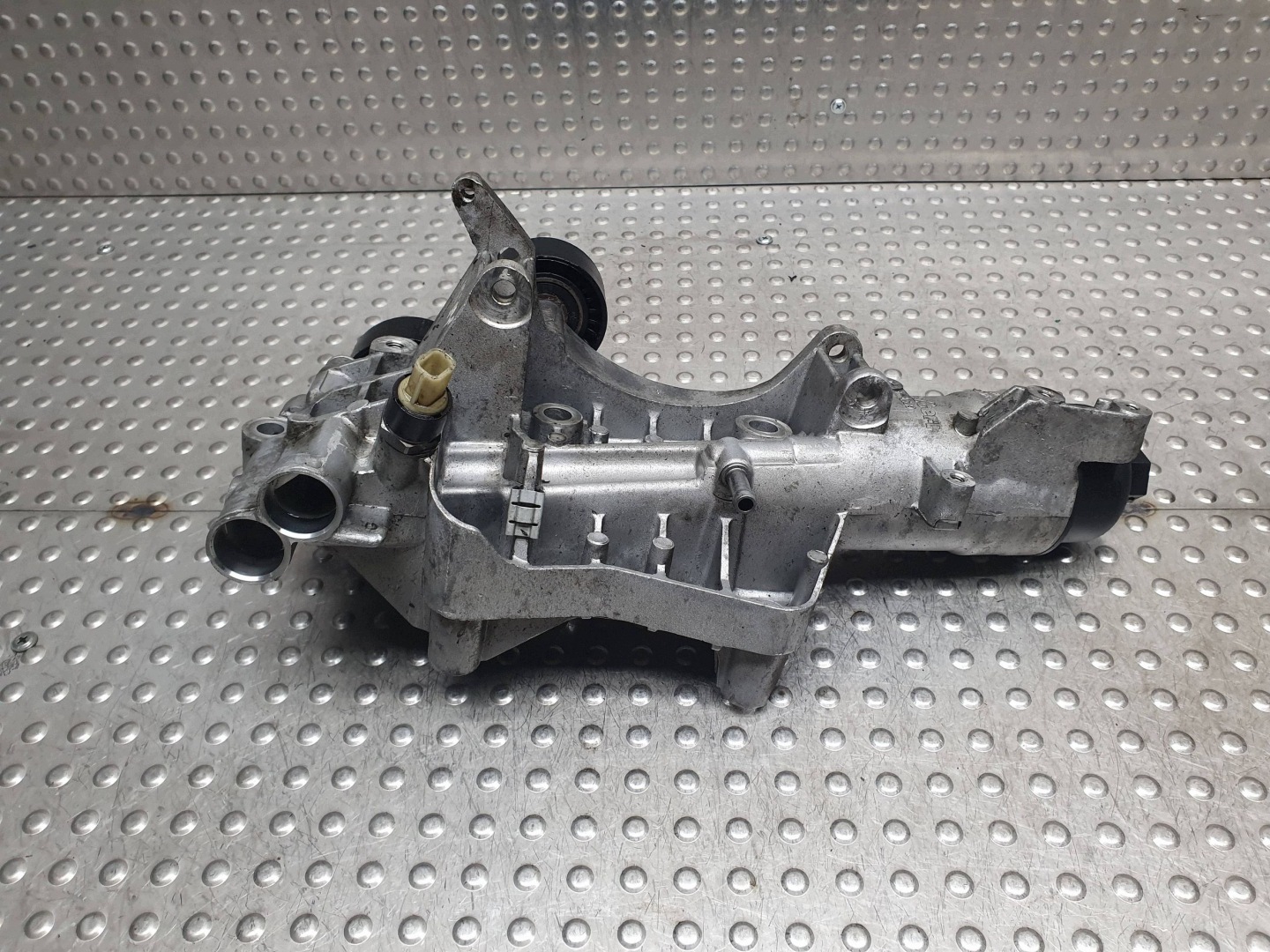 Ölfiltergehäuse A6261800011 MERCEDES W205 1.6 CDI