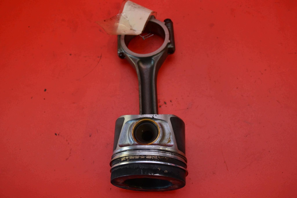 piston connecting rod AUDI A4 B8 2.0 TDI 120 KM 07-11