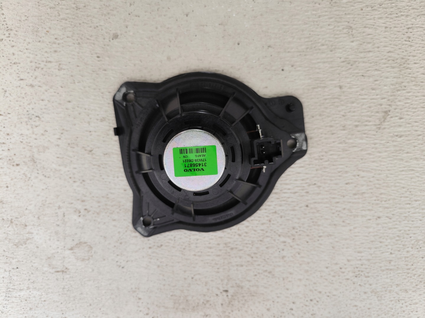 VOLVO XC40 2018 speaker central consoles HARMAN KARDON