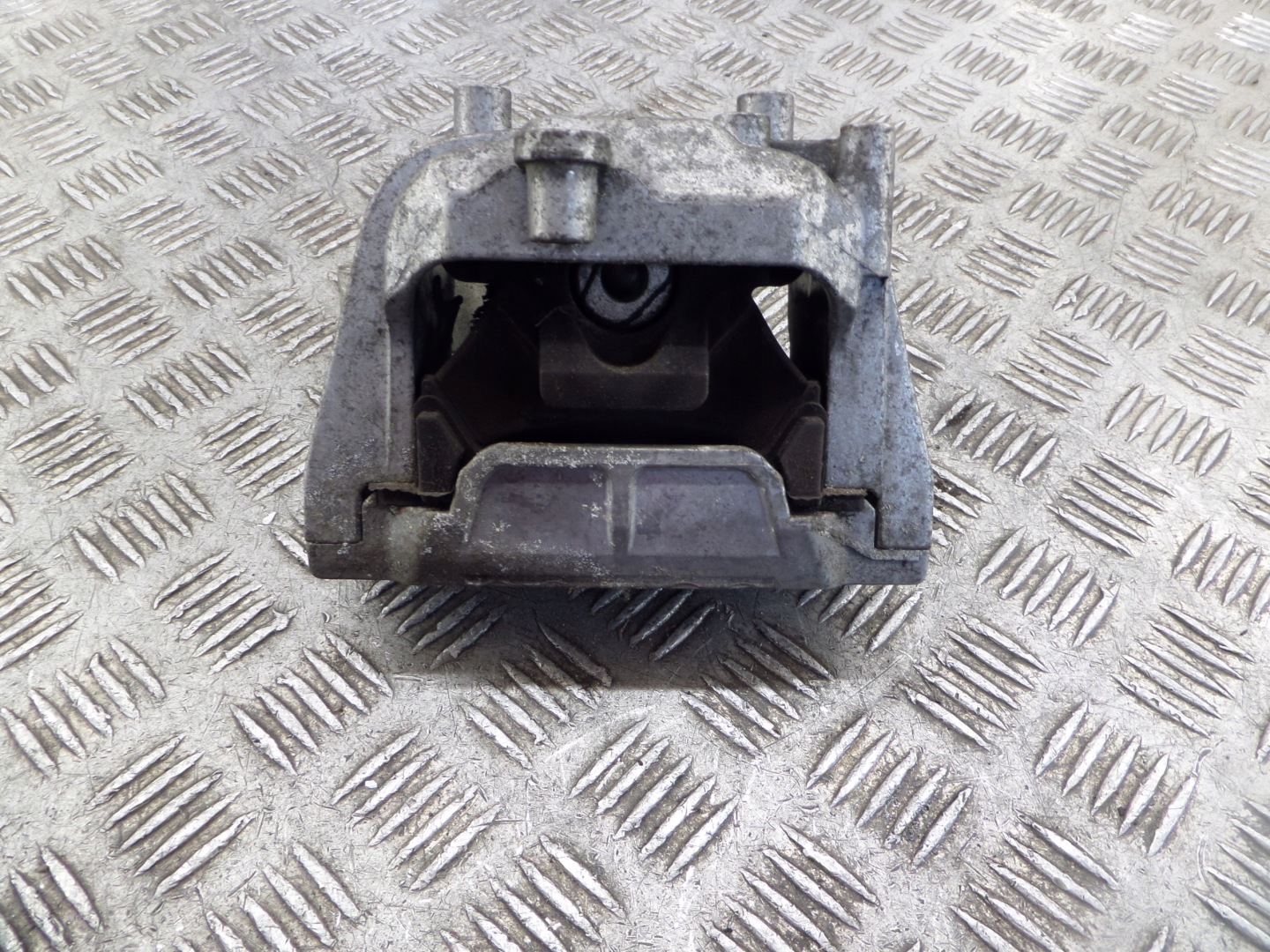 engine mount VW PASSAT B7 2.0 TDI 1K0199262CB
