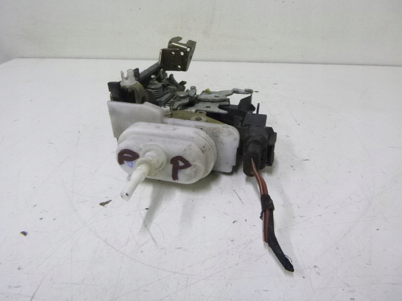 lock door front right Audi A4 B5 98r.