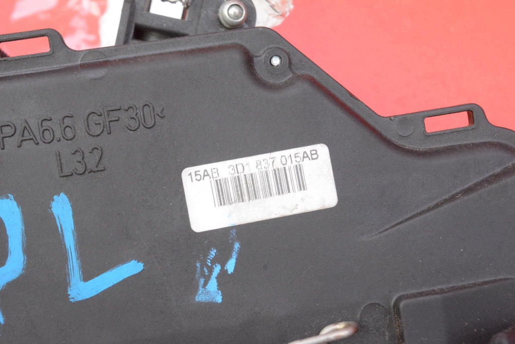 lock door left front front EU 3D1837015AB VW TOURAN 1 and LIFT 06-10
