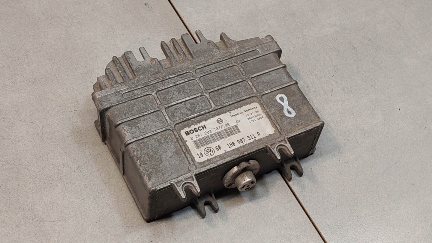 control unit of the engine VW PASSAT B4 1.8 1H0907311P