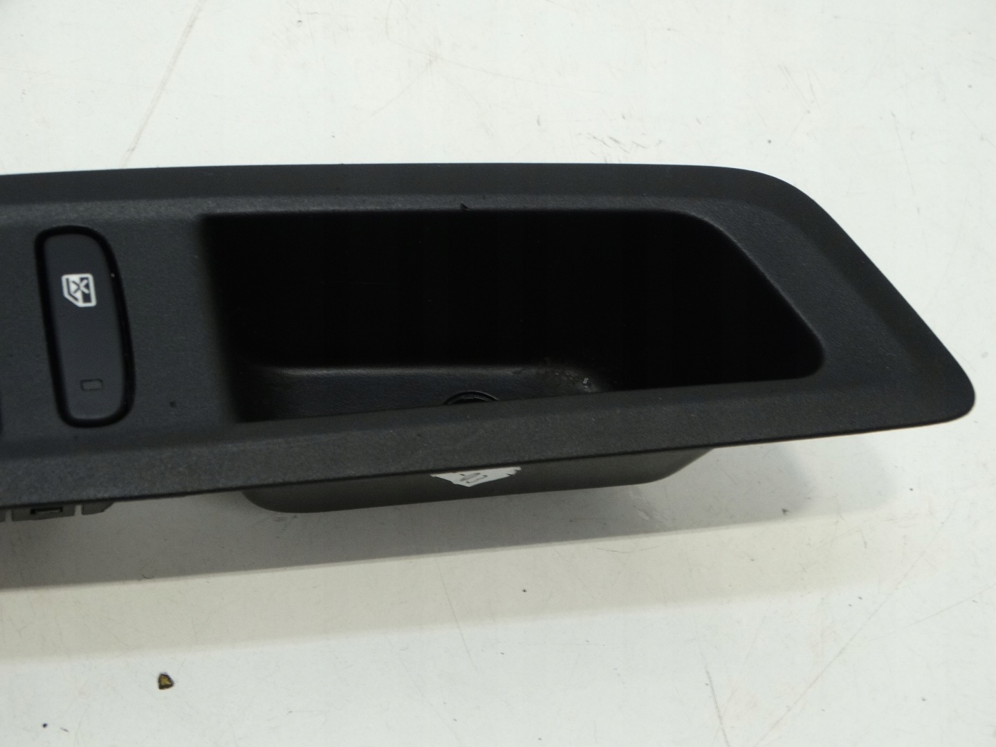switch windows of mirrors left front CITROEN C4 III 9831082880 20R.