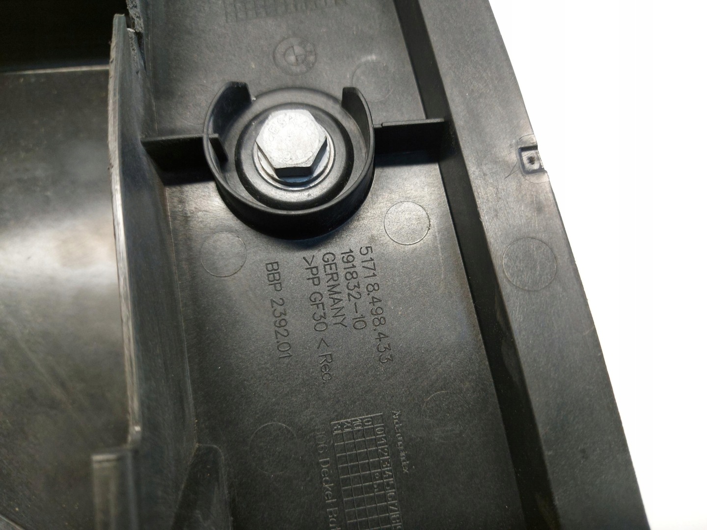 BMW U06 200i držák obal akumulátoru 8498433