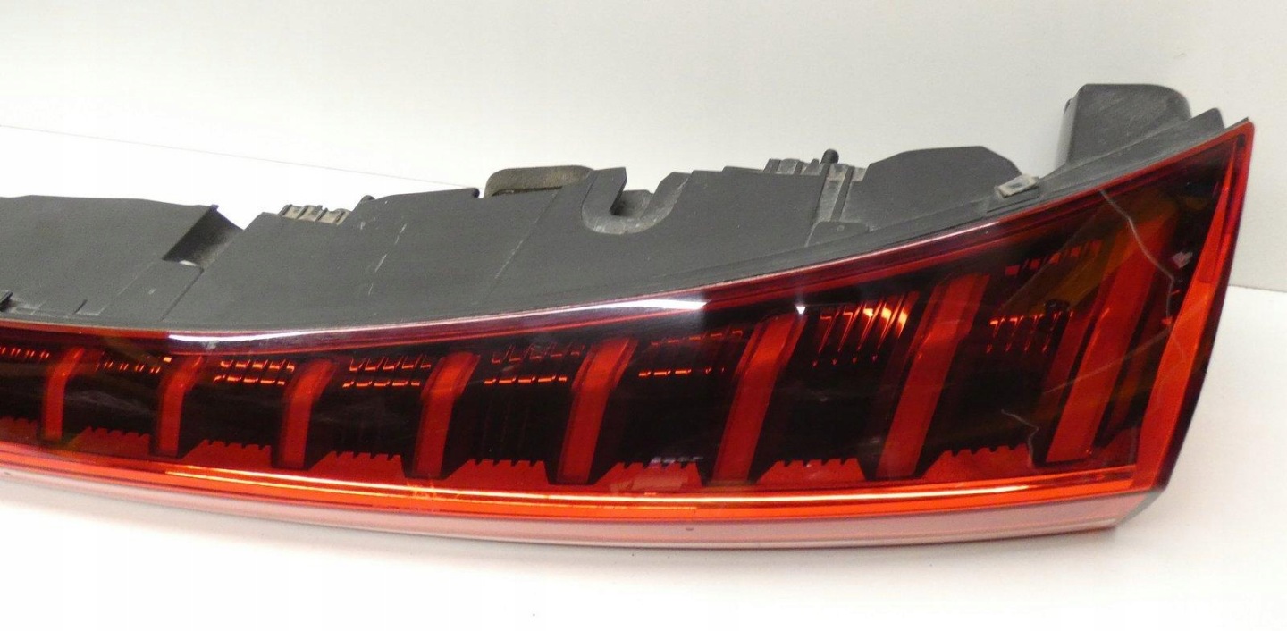 AUDI A5 B10 8B3945095B 2024- cap light rear LED
