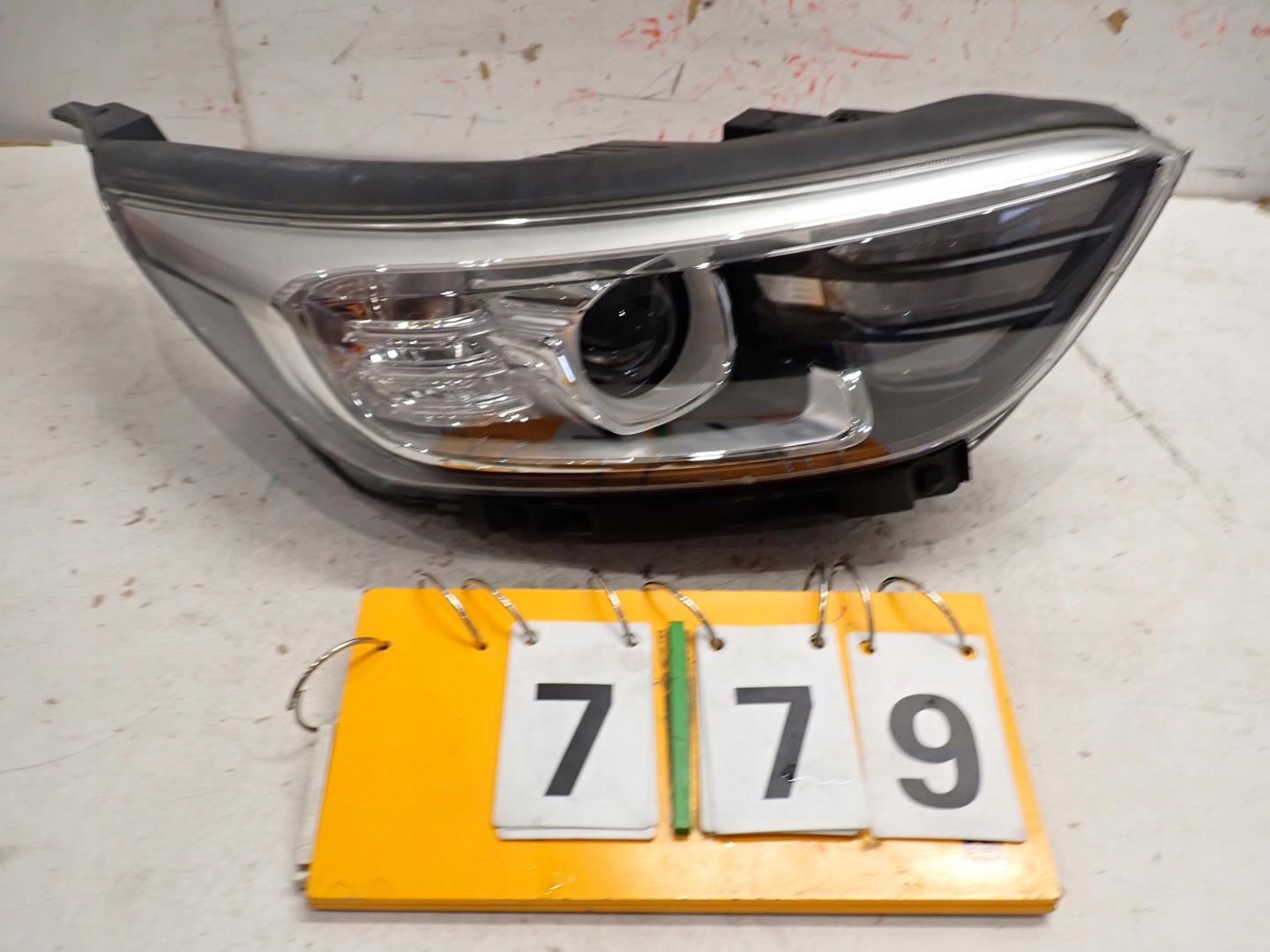 light front front right KIA STONIC 2017